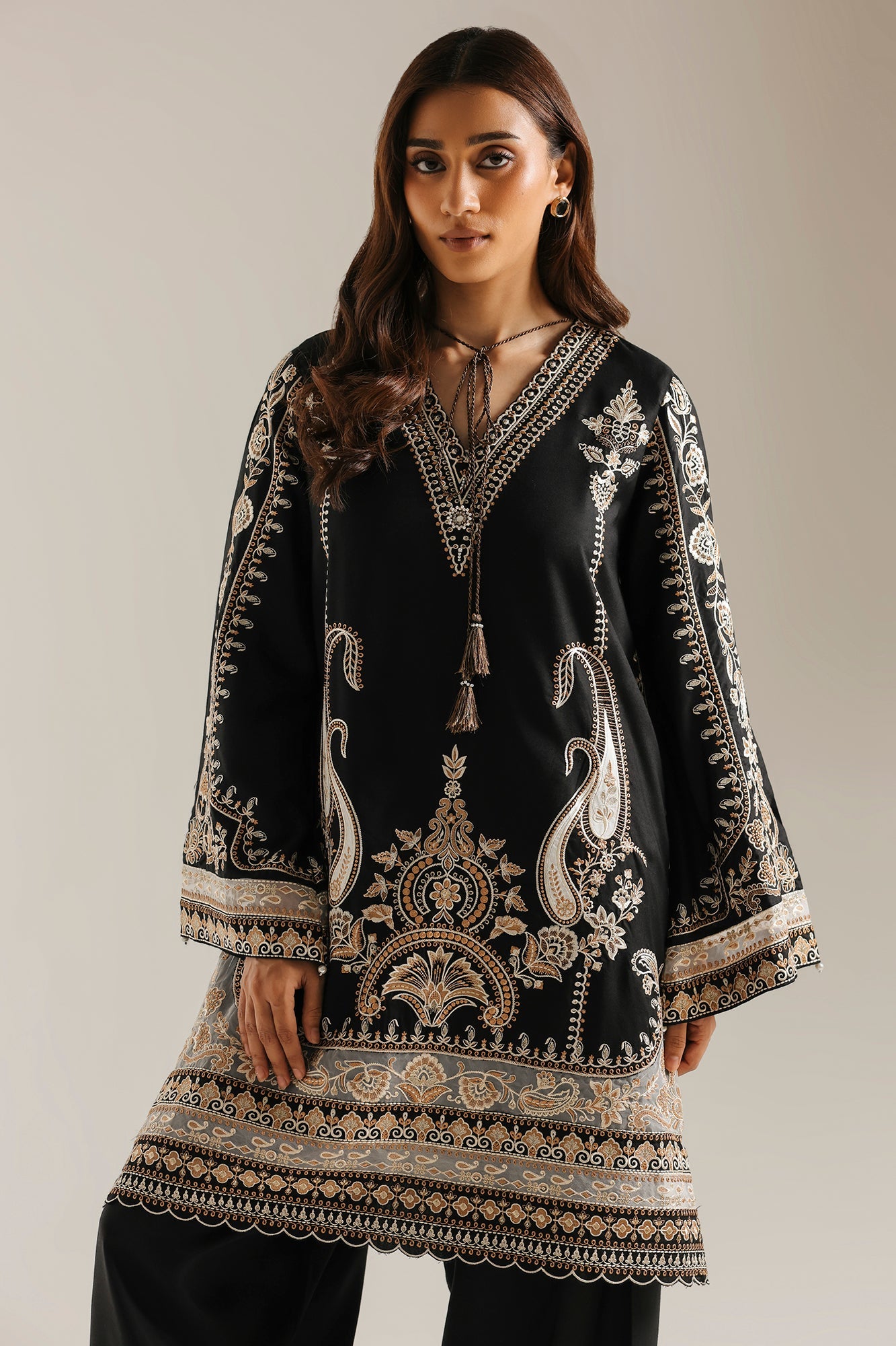 EMBROIDERED SUIT (E4812/103/901)