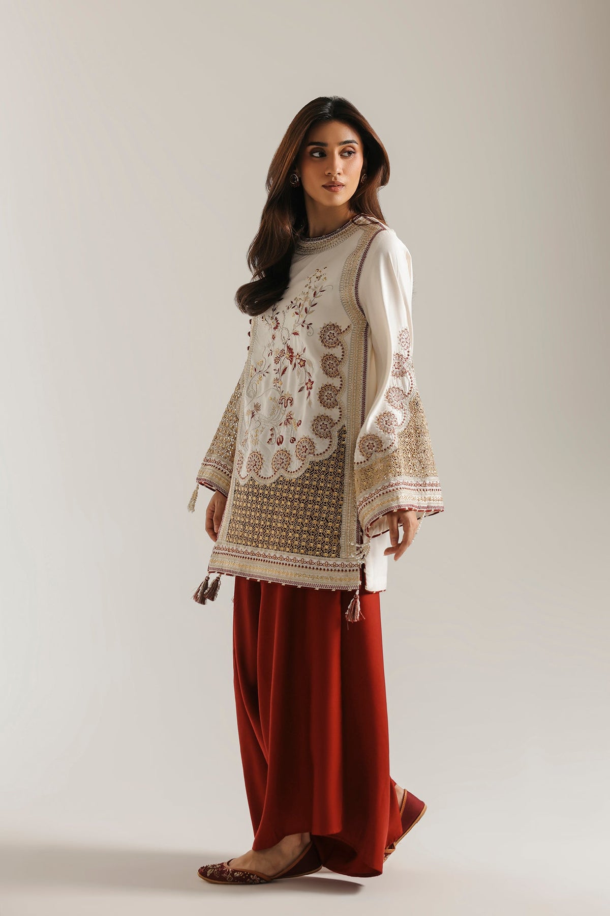 EMBROIDERED SUIT (E4813-103-003)