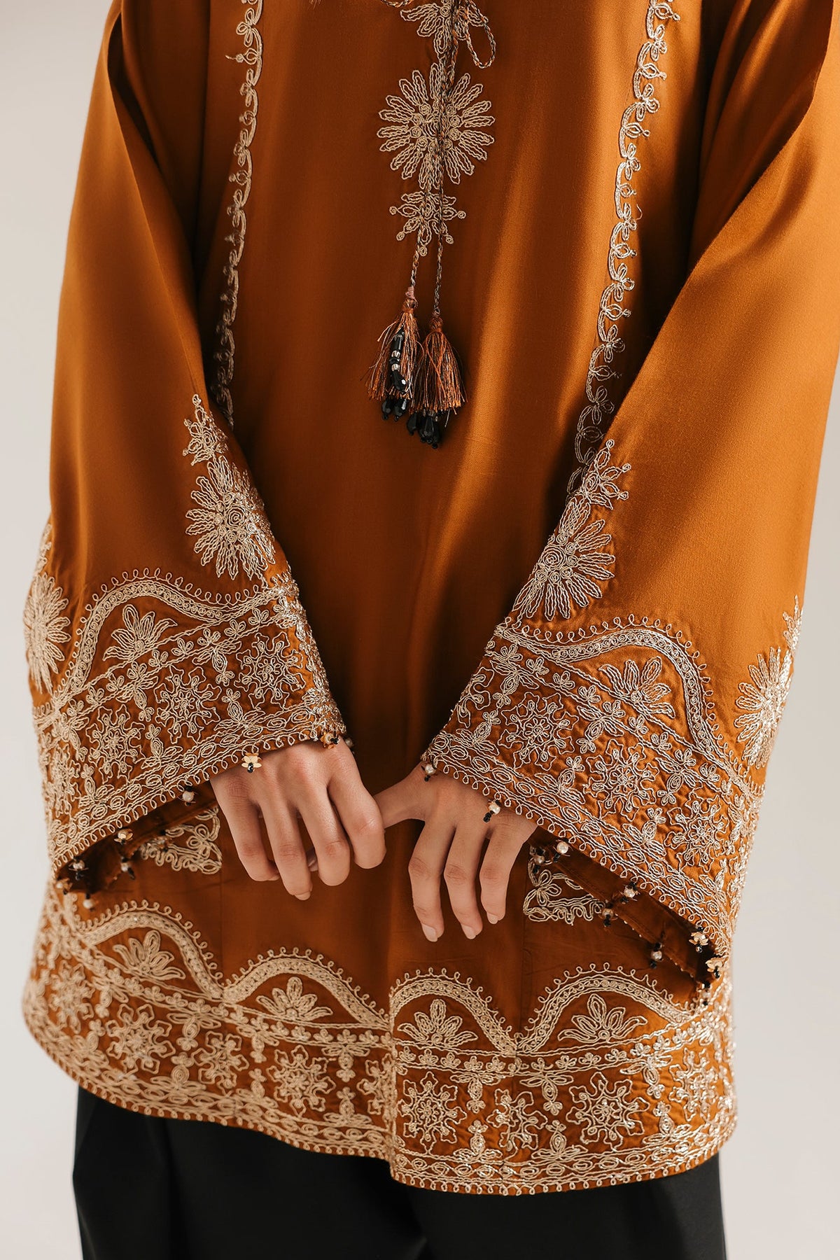 EMBROIDERED SUIT (E4817/103/201)