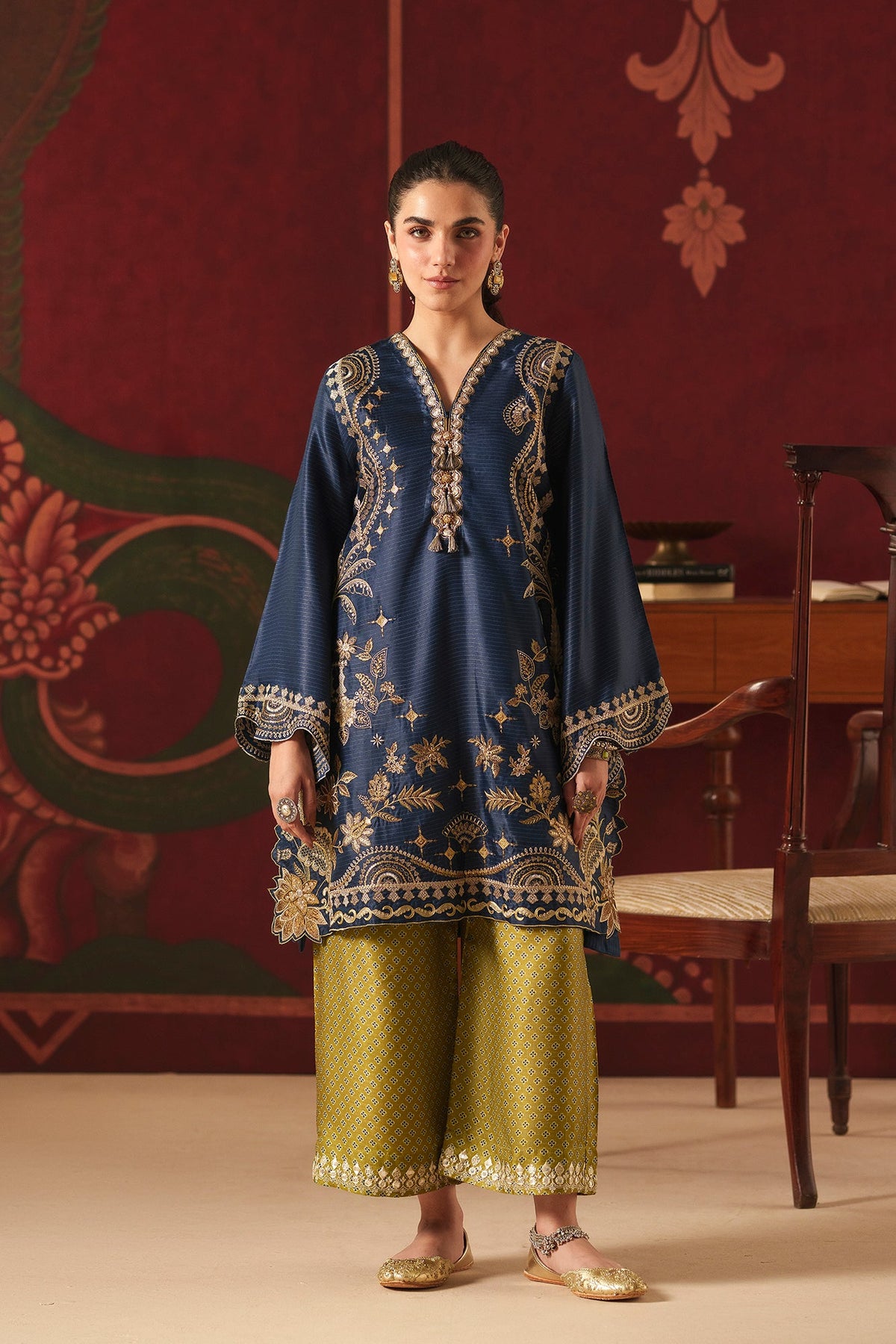 EMBROIDERED SUIT (E4818-103-618)