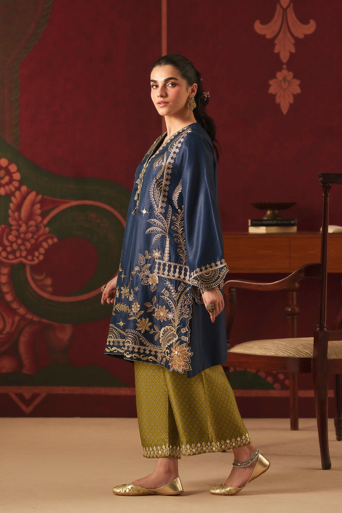 EMBROIDERED SUIT (E4818-103-618)