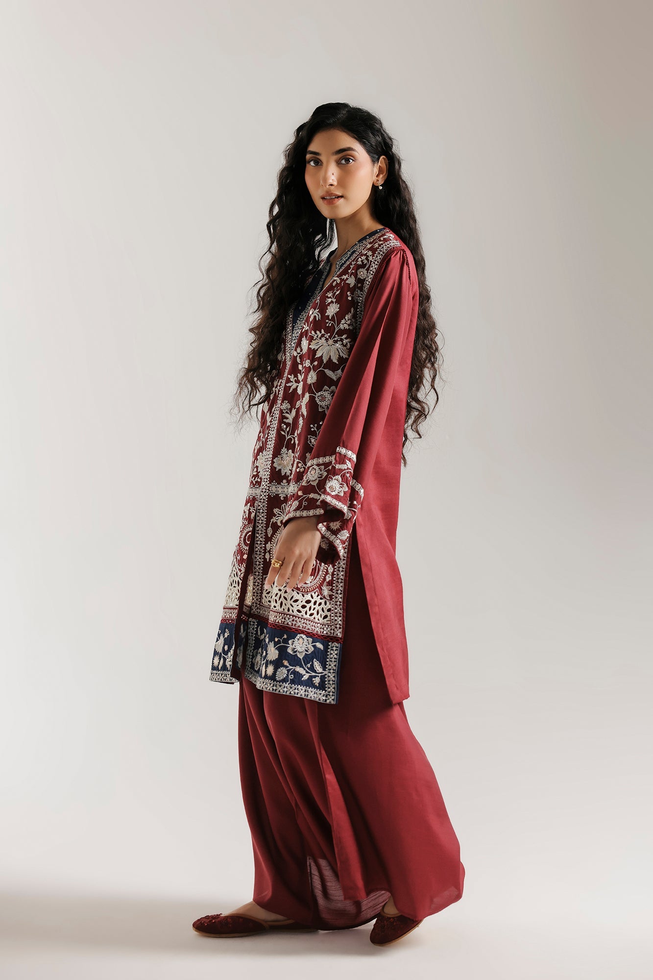 EMBROIDERED SUIT (E4825-103-402)