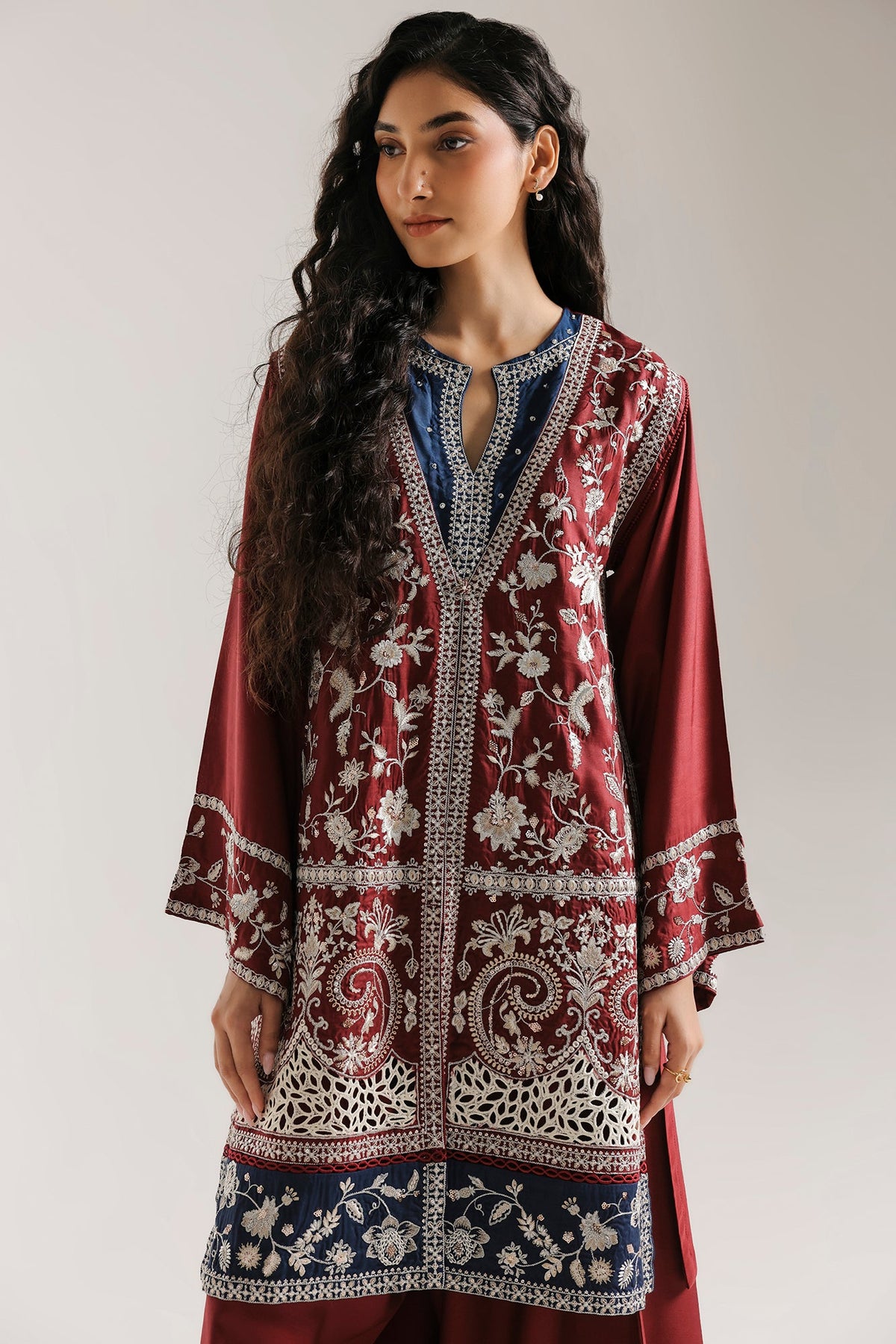 EMBROIDERED SUIT (E4825-103-402)