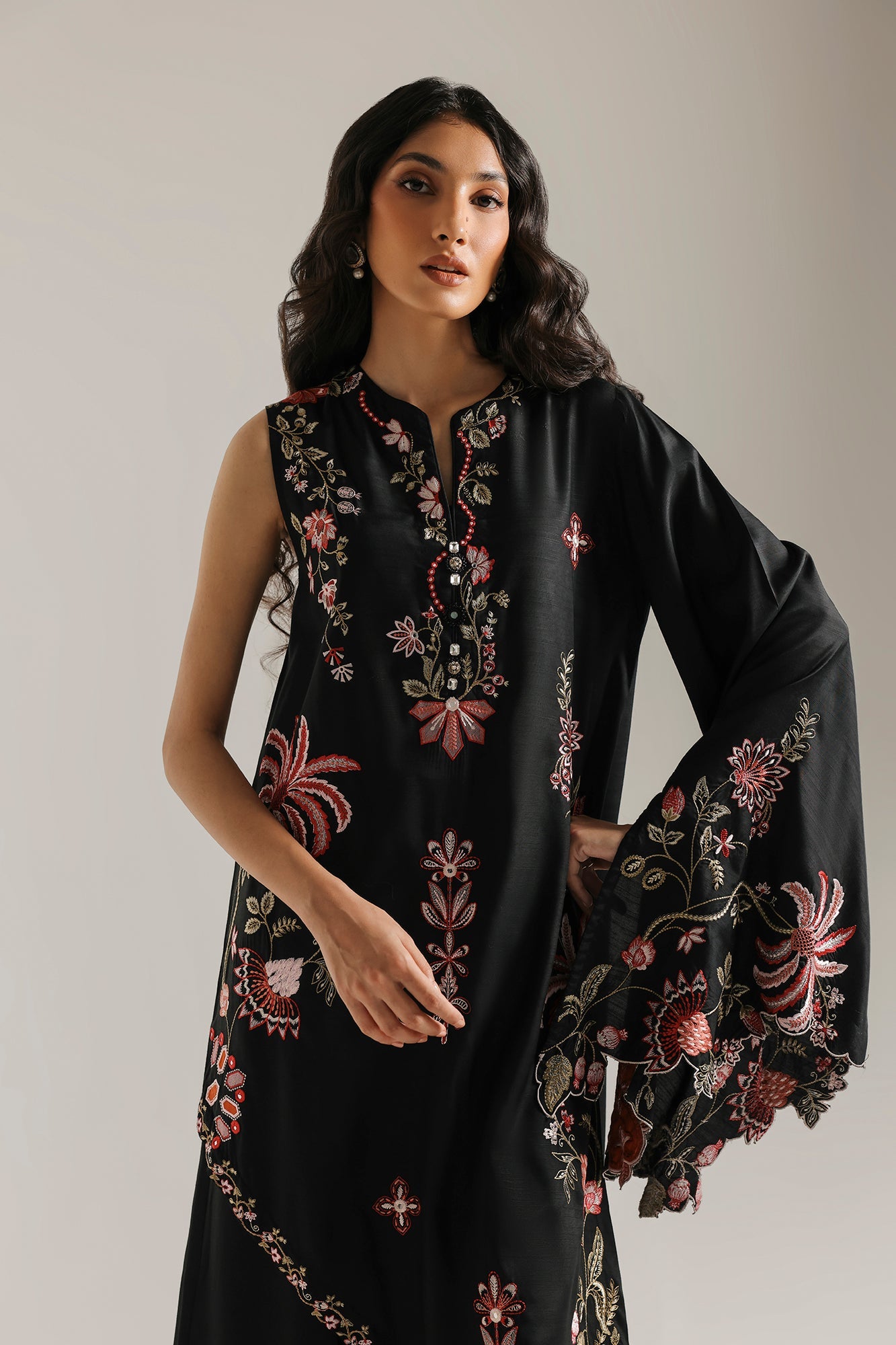 EMBROIDERED SUIT (E4832-103-901)