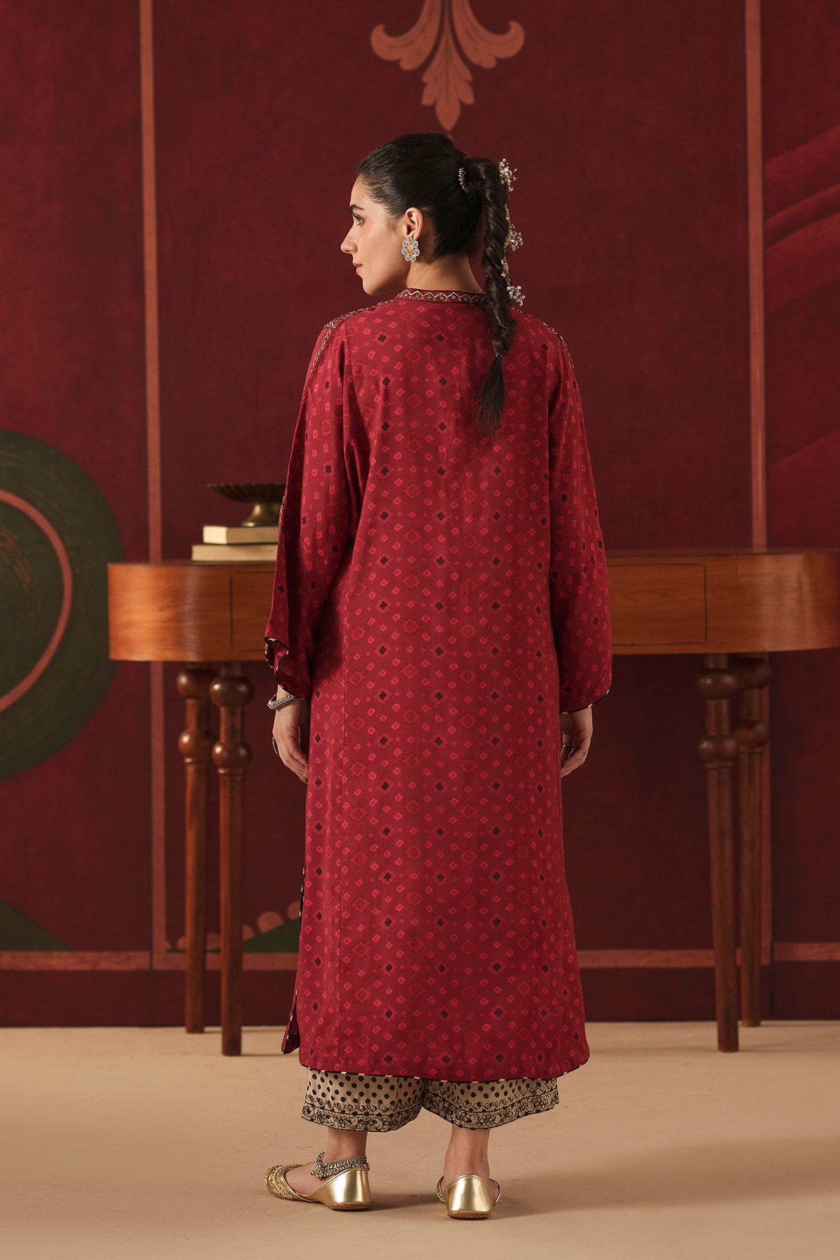 EMBROIDERED SUIT (E4835-103-306)