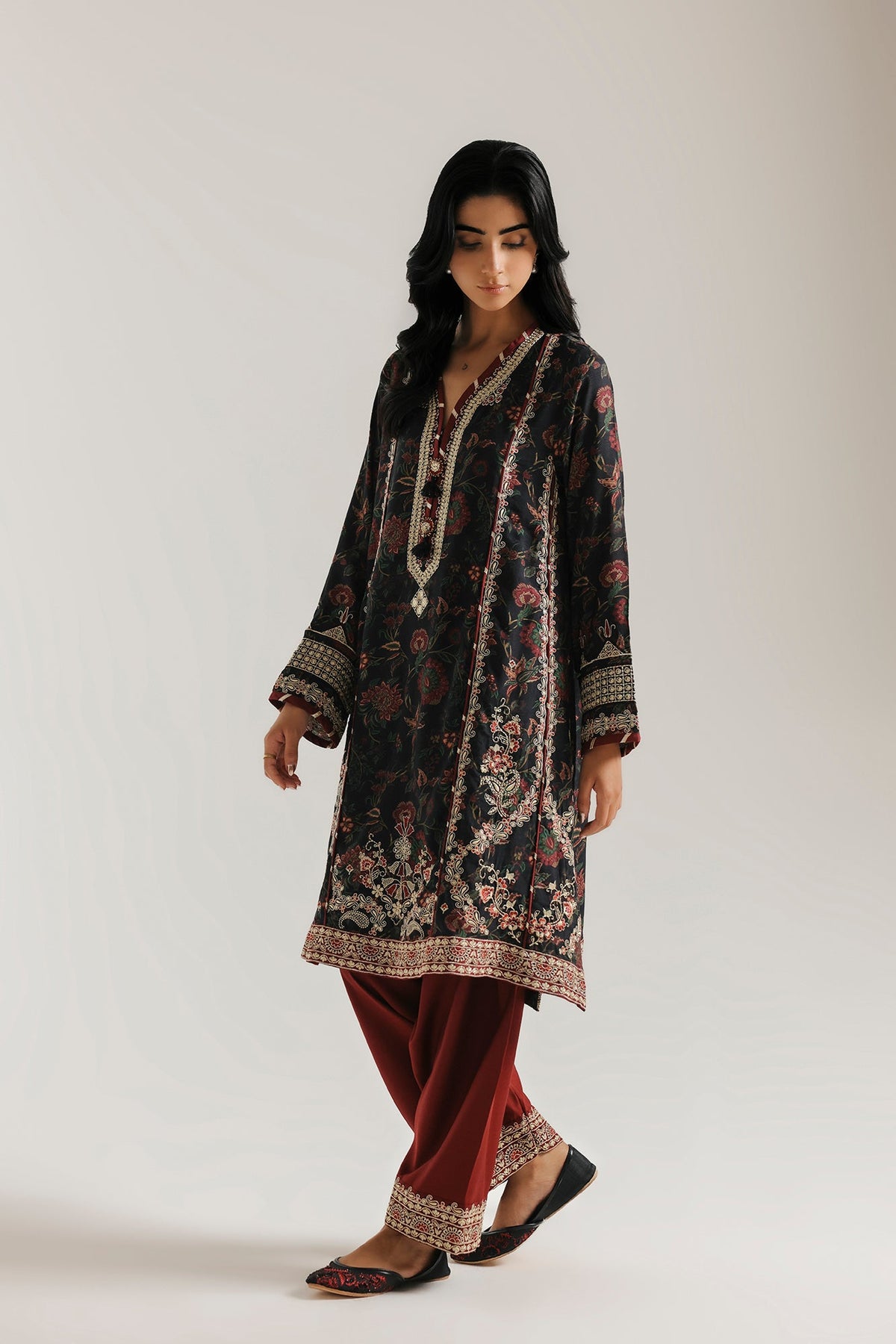 EMBROIDERED SUIT (E4838-103-901)
