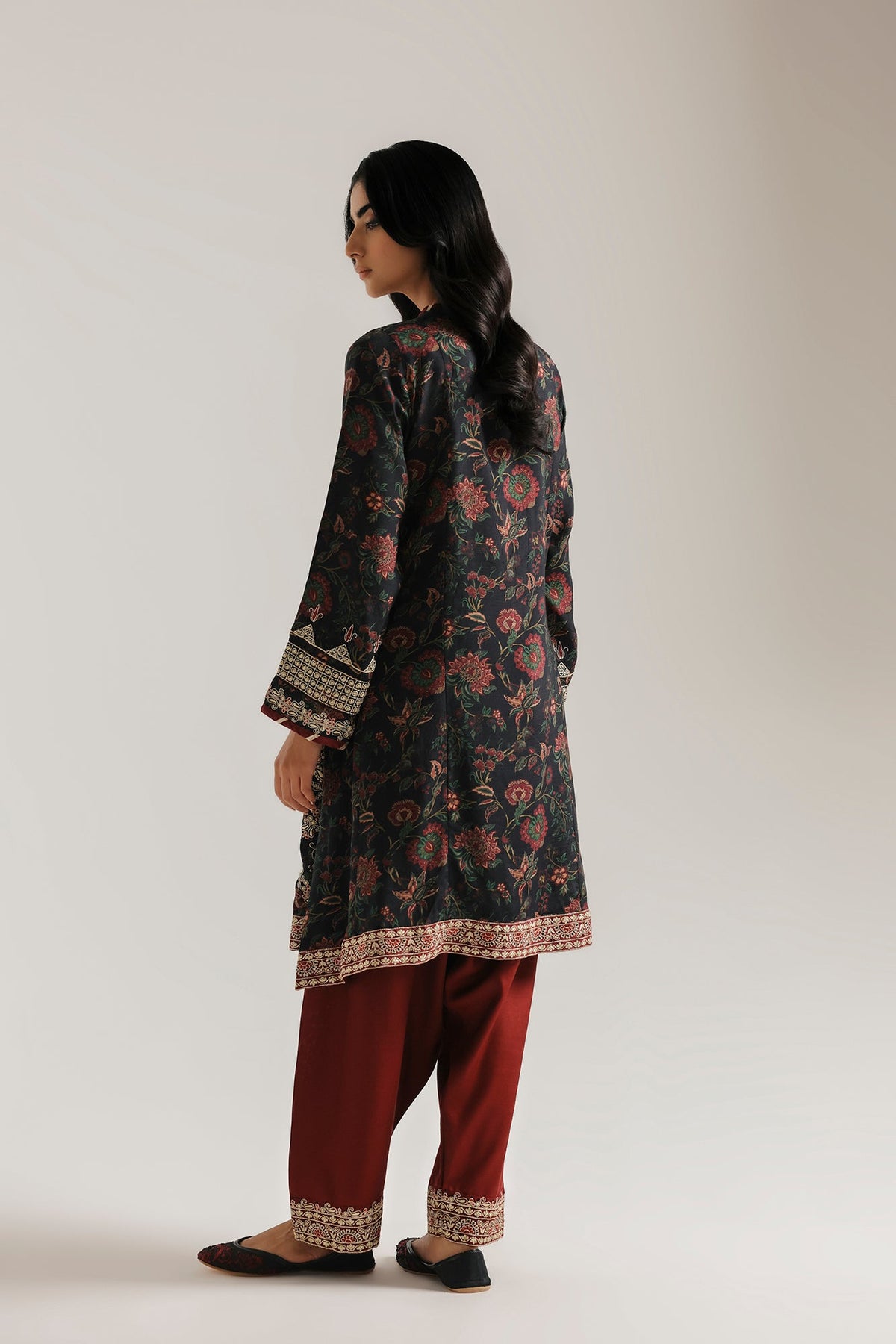 EMBROIDERED SUIT (E4838-103-901)