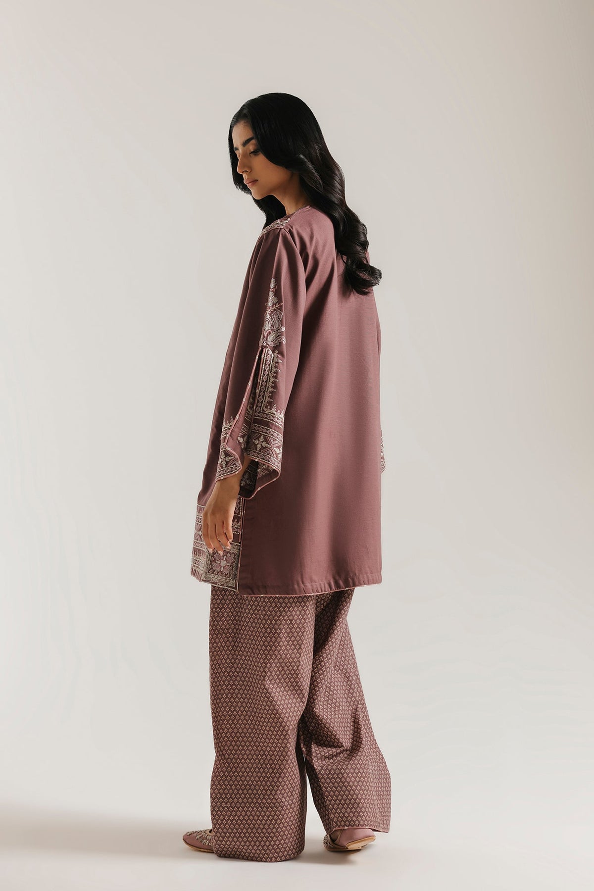 EMBROIDERED SUIT (E4862-103-805)
