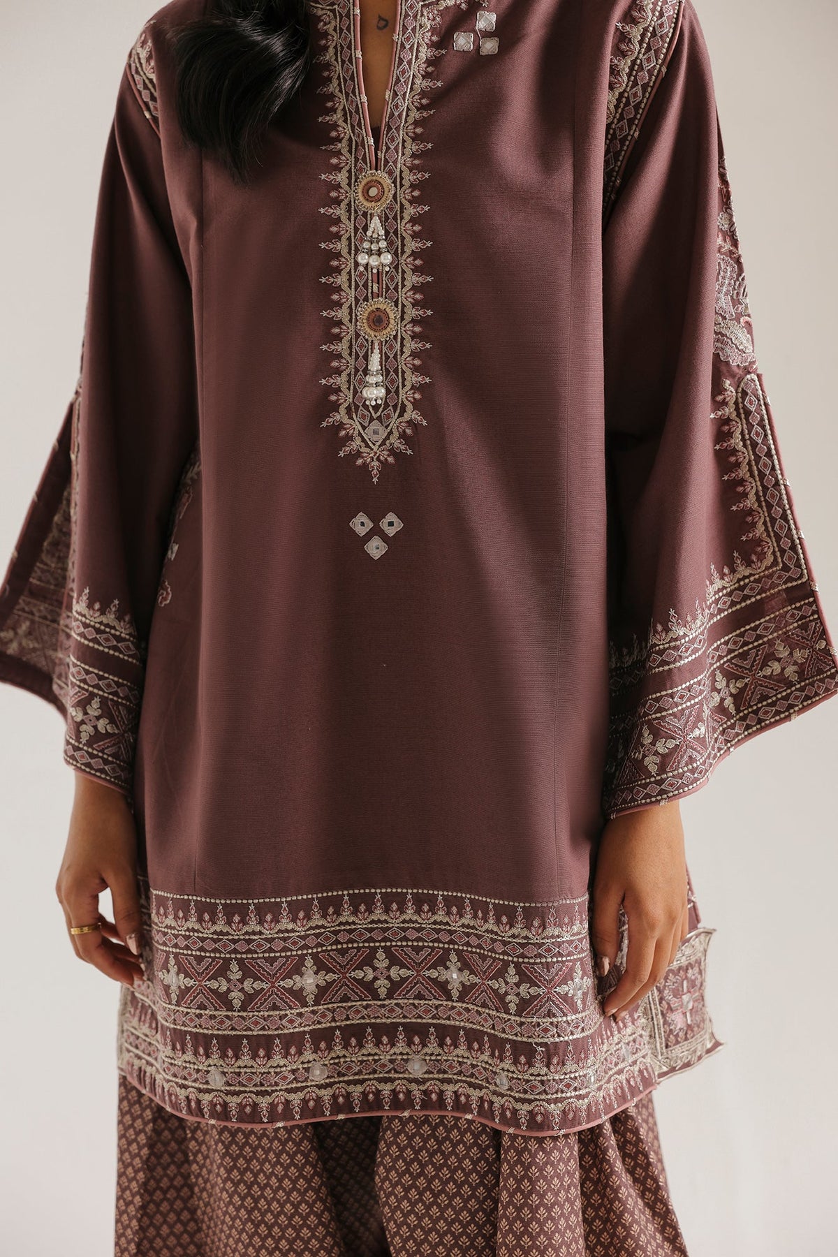 EMBROIDERED SUIT (E4862-103-805)
