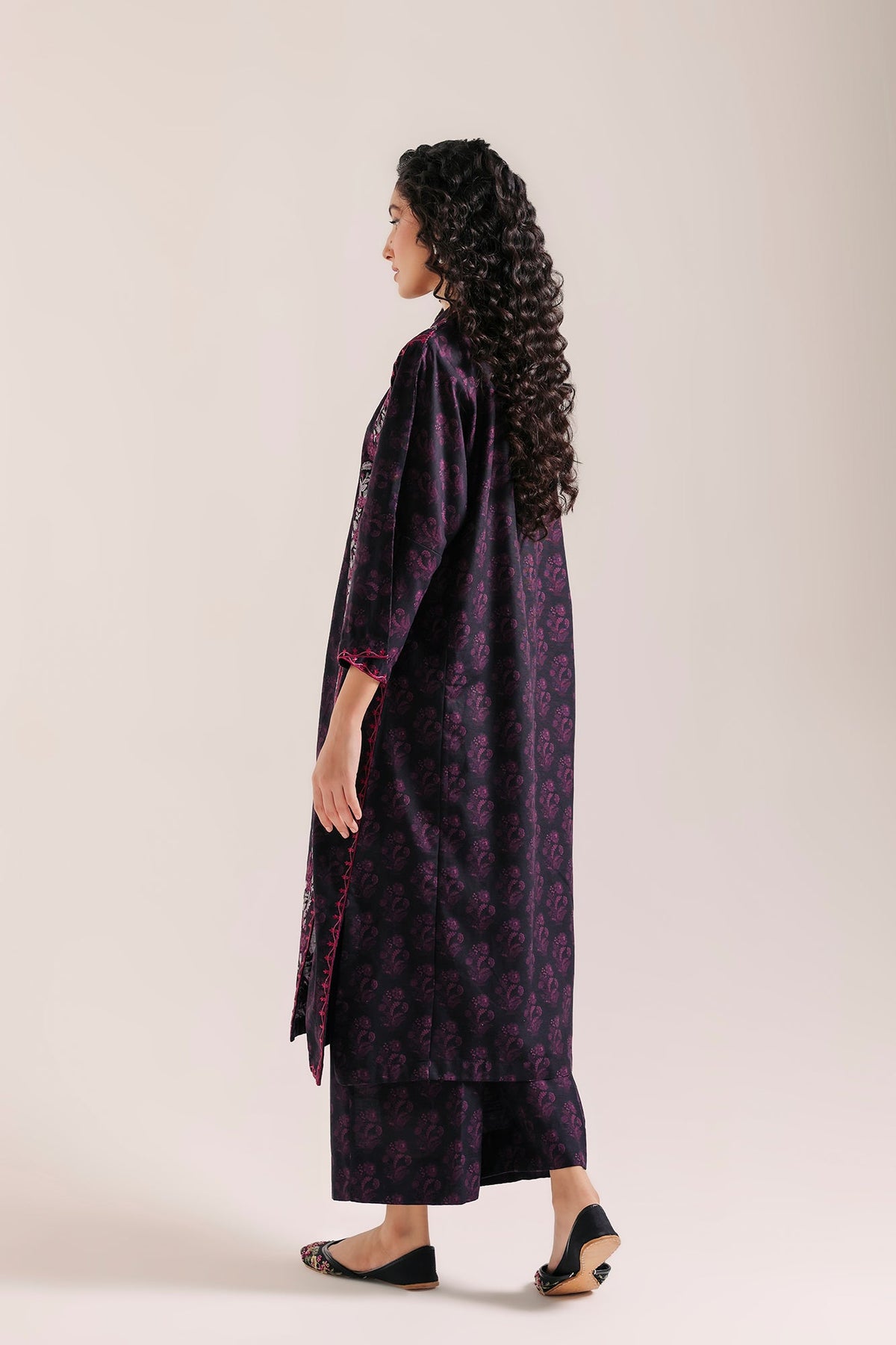 EMBROIDERED SUIT (E4863-103-902)