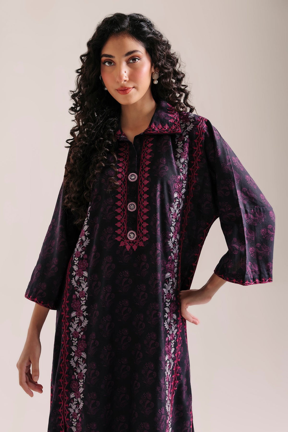 EMBROIDERED SUIT (E4863-103-902)