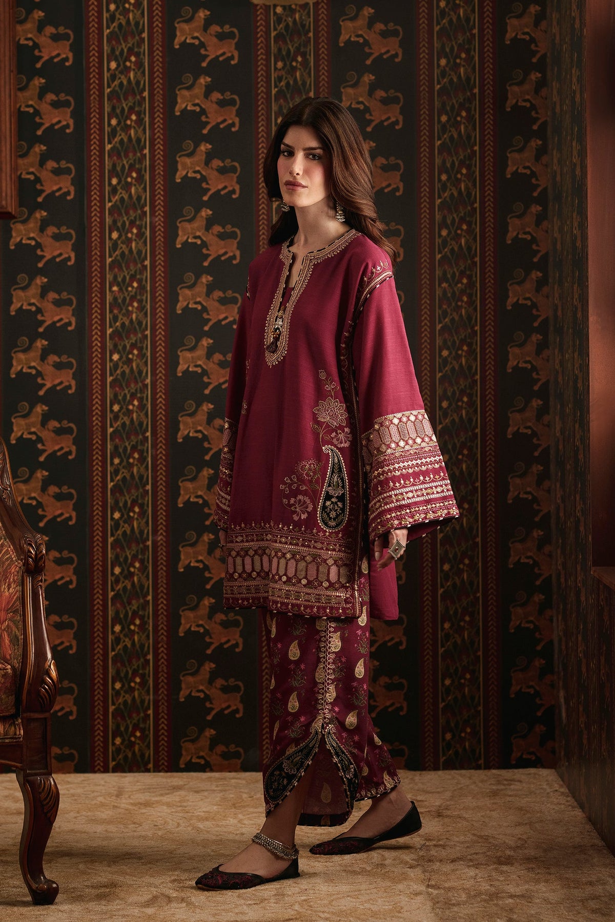 EMBROIDERED SUIT (E4865-103-416)