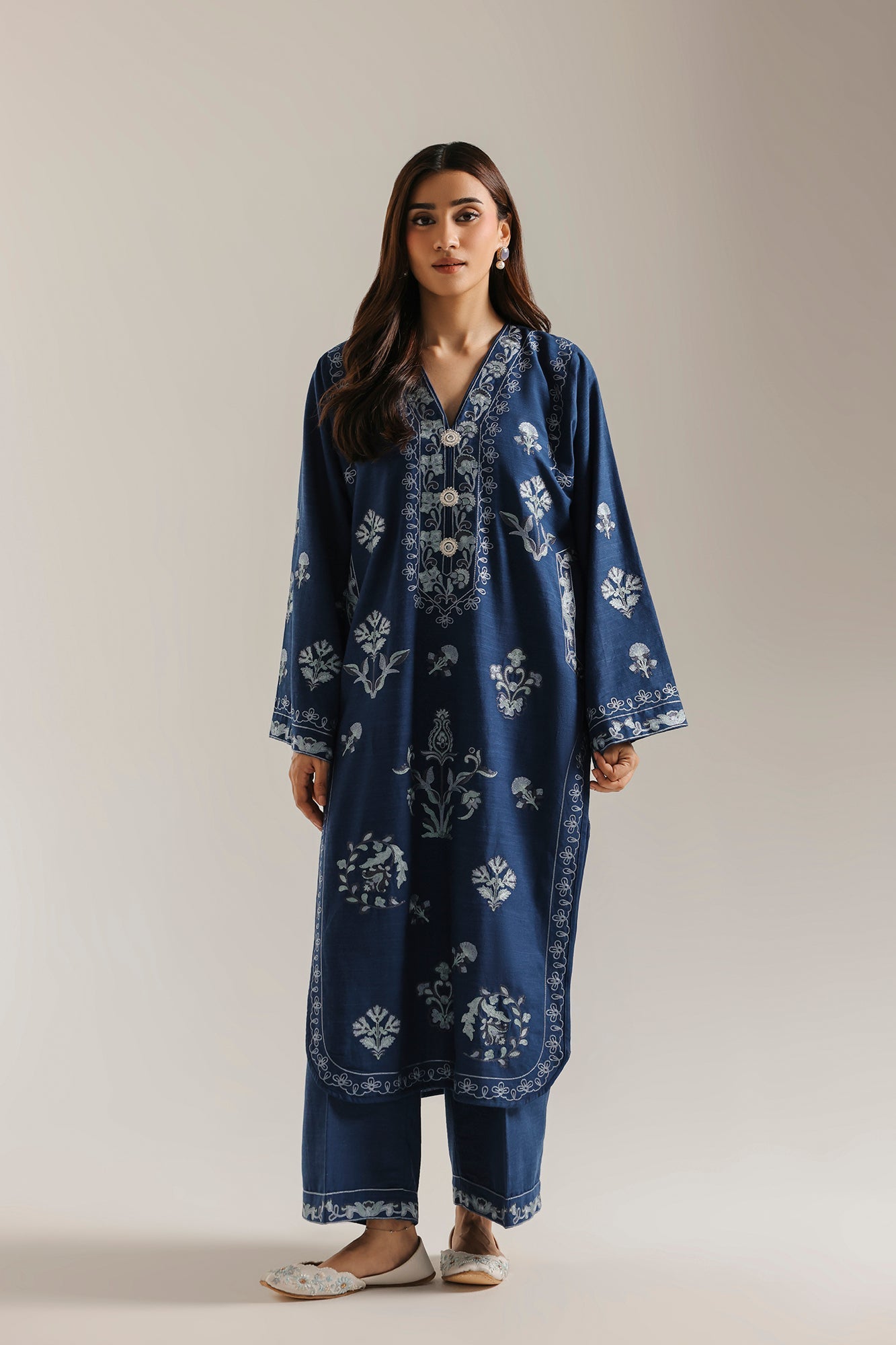EMBROIDERED SUIT (E4869-103-624)