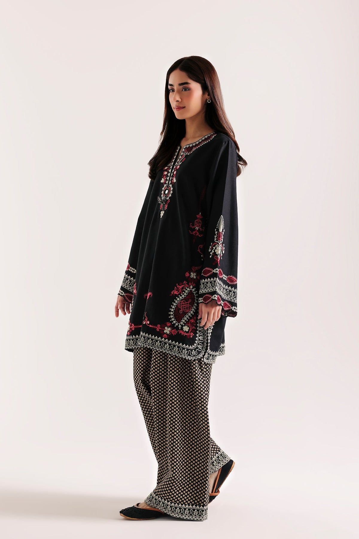 EMBROIDERED SUIT (E4871-103-901)