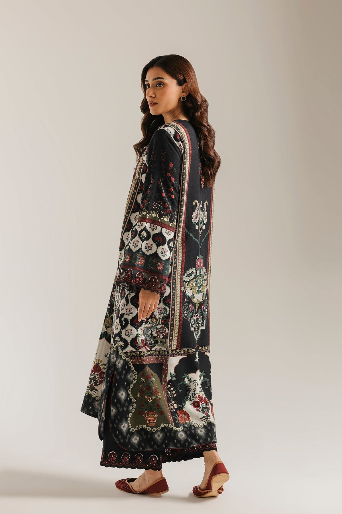 EMBROIDERED SUIT (E4872-103-901)
