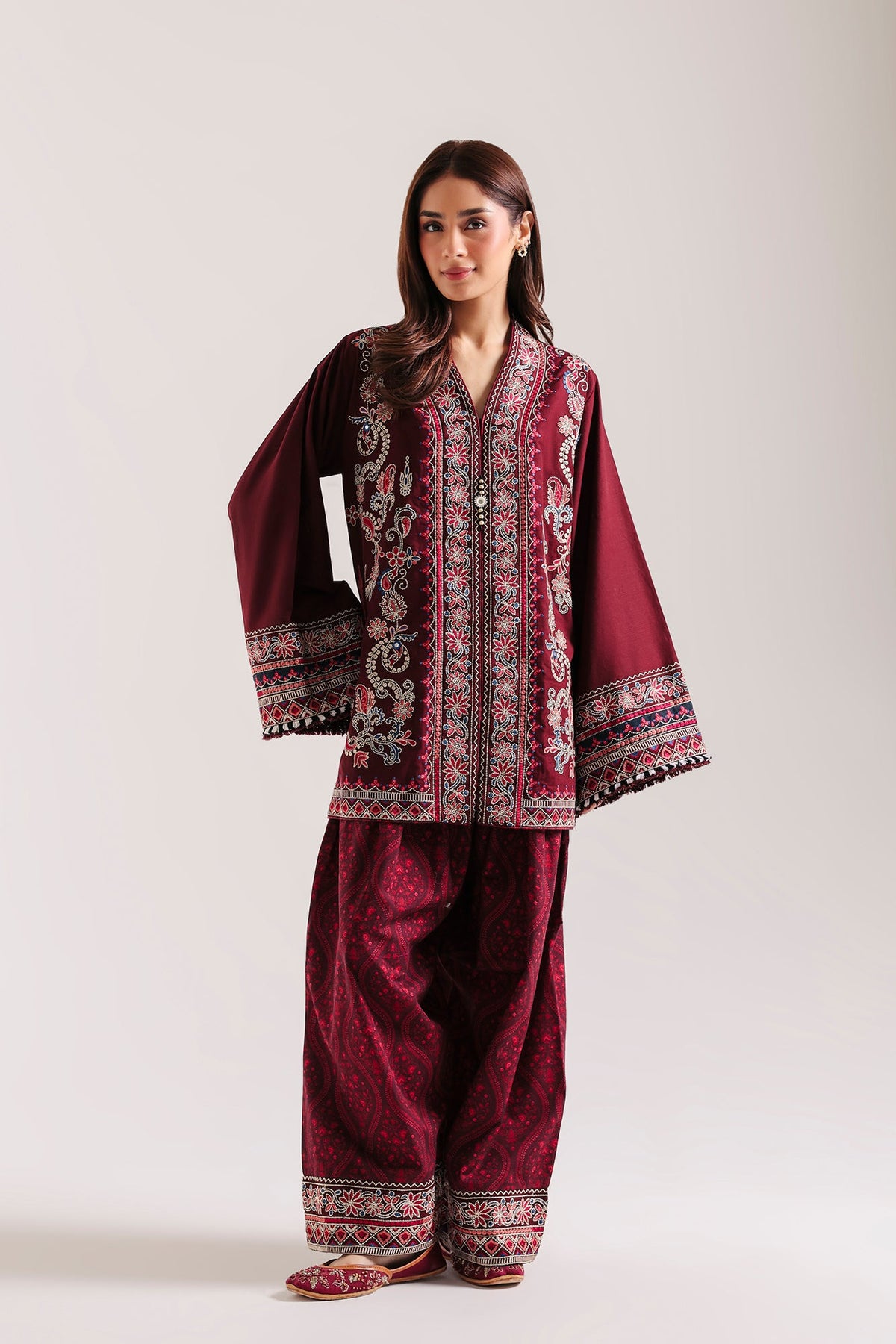EMBROIDERED SUIT (E4873-103-304)