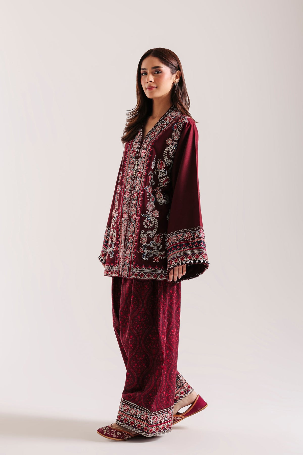 EMBROIDERED SUIT (E4873-103-304)