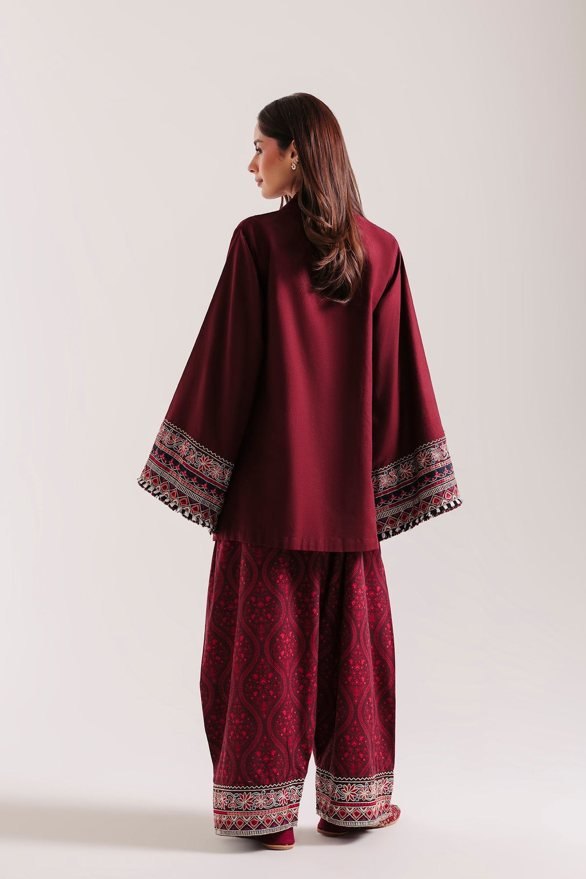 EMBROIDERED SUIT (E4873-103-304)