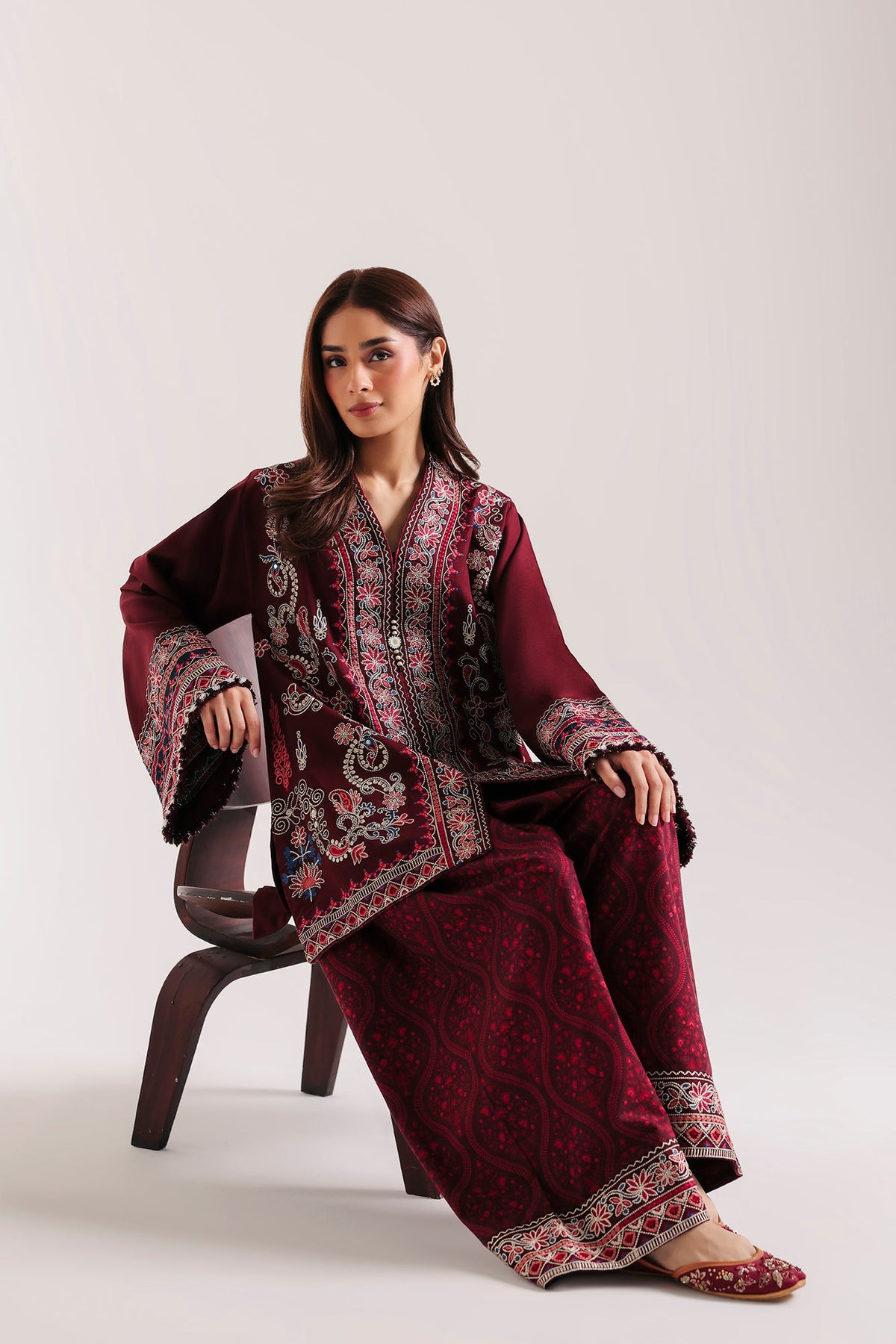 EMBROIDERED SUIT (E4873-103-304)