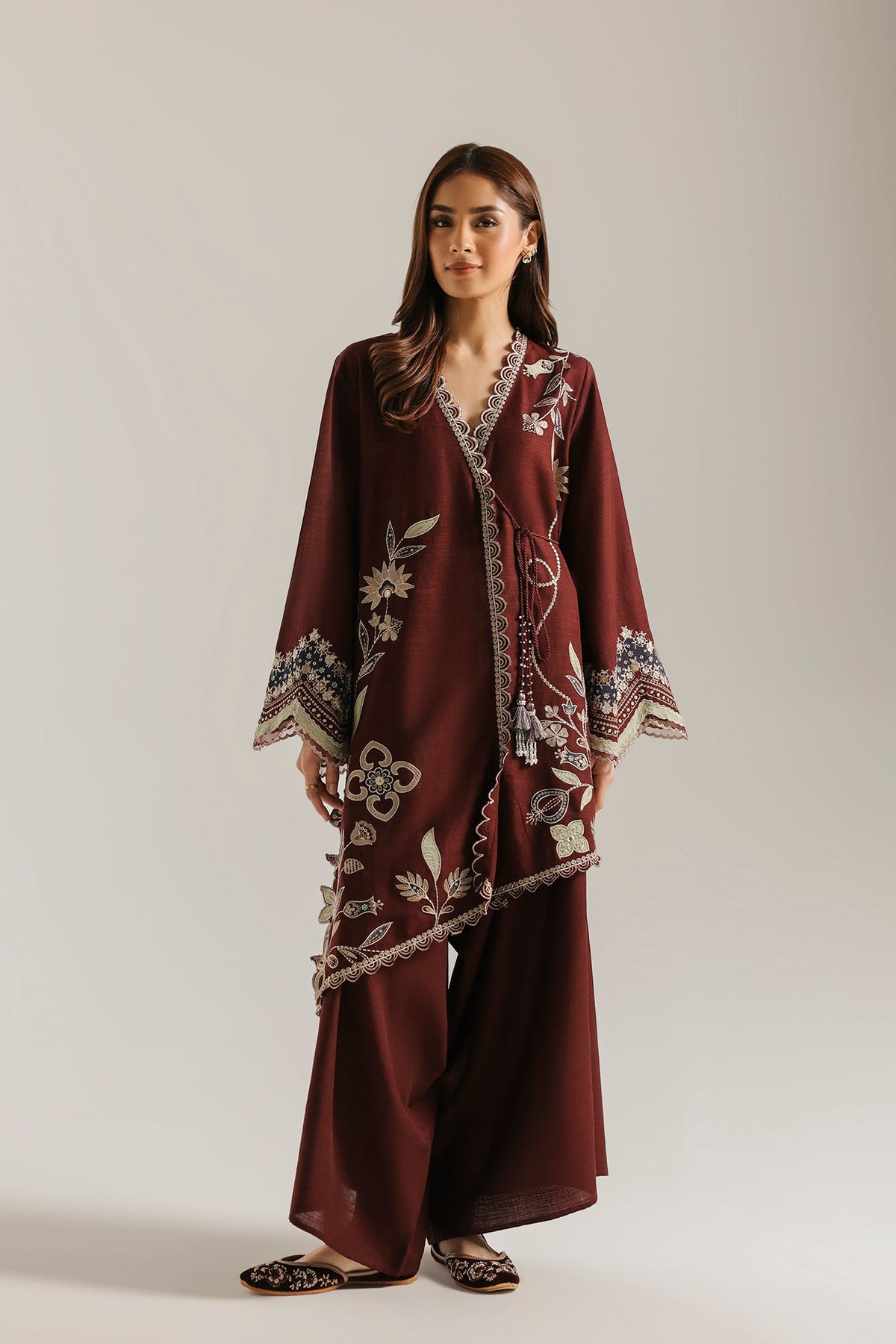EMBROIDERED SUIT (E4874-103-302)