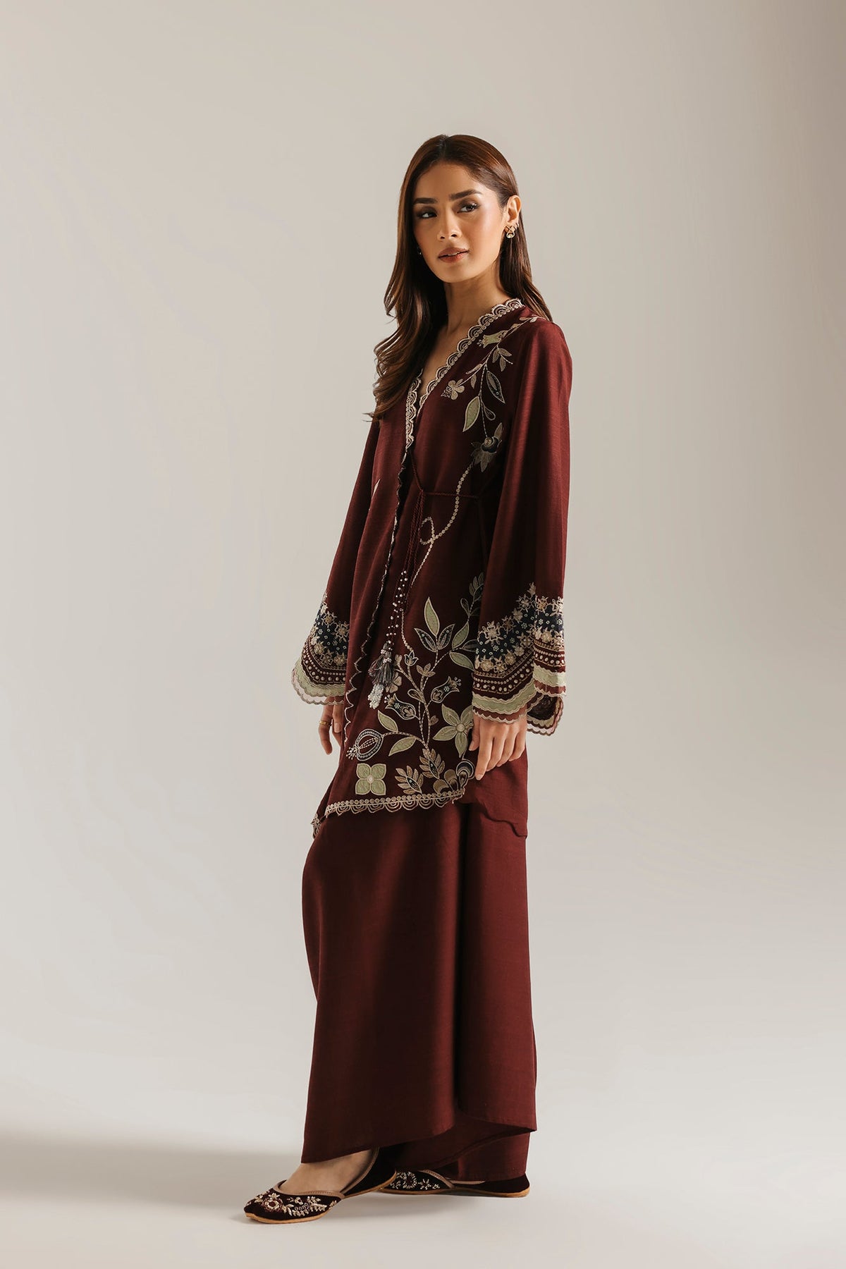 EMBROIDERED SUIT (E4874-103-302)