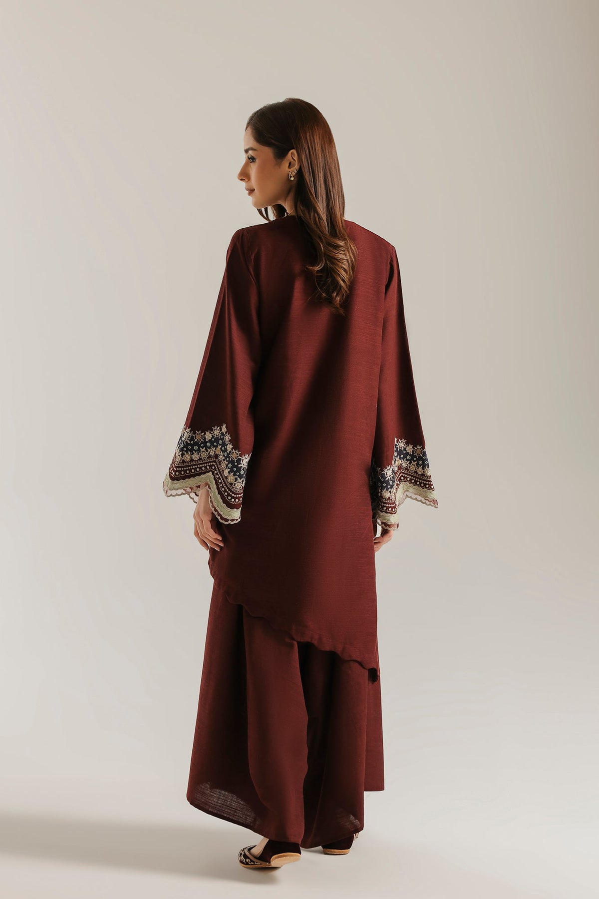 EMBROIDERED SUIT (E4874-103-302)