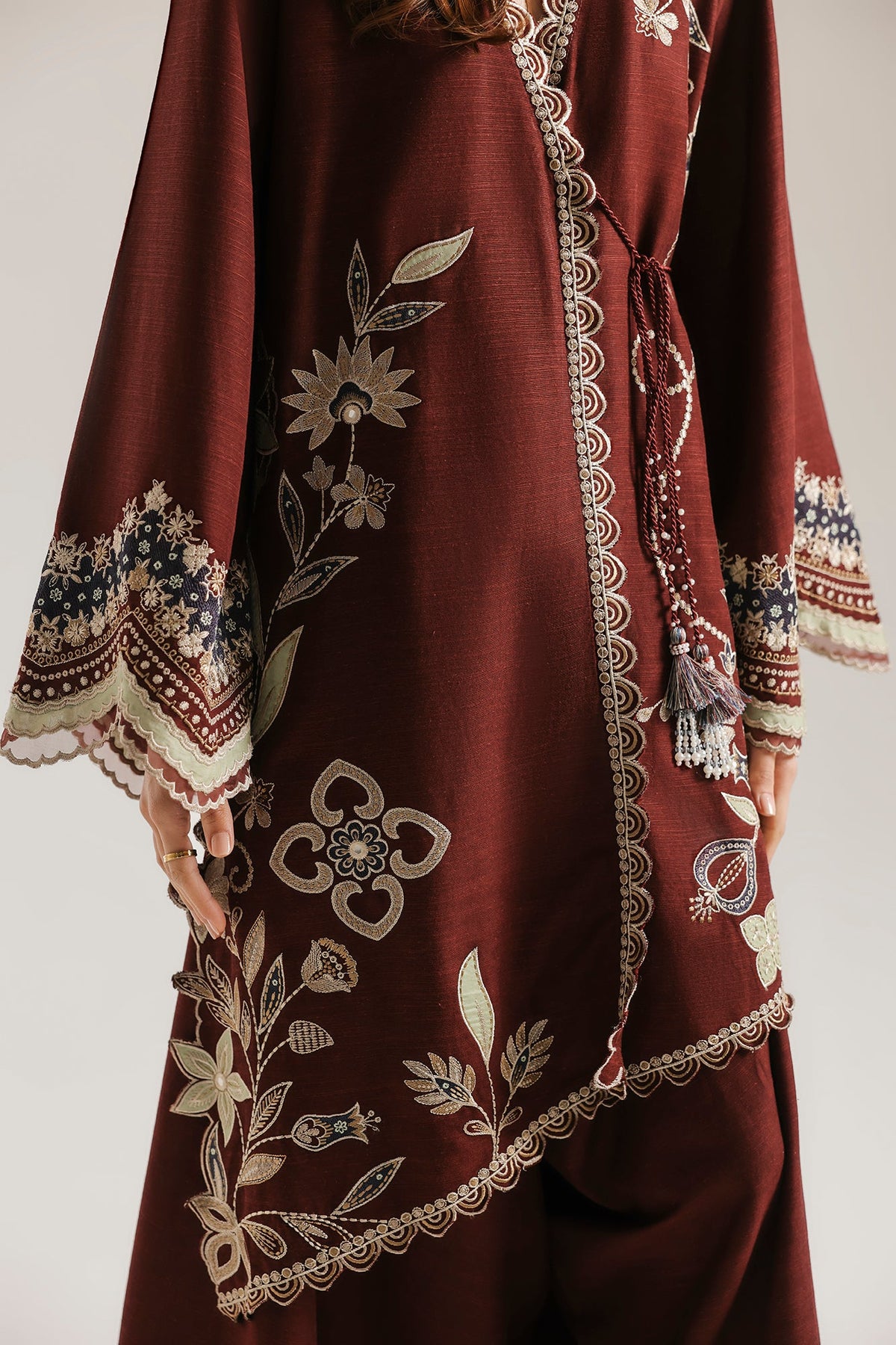 EMBROIDERED SUIT (E4874-103-302)