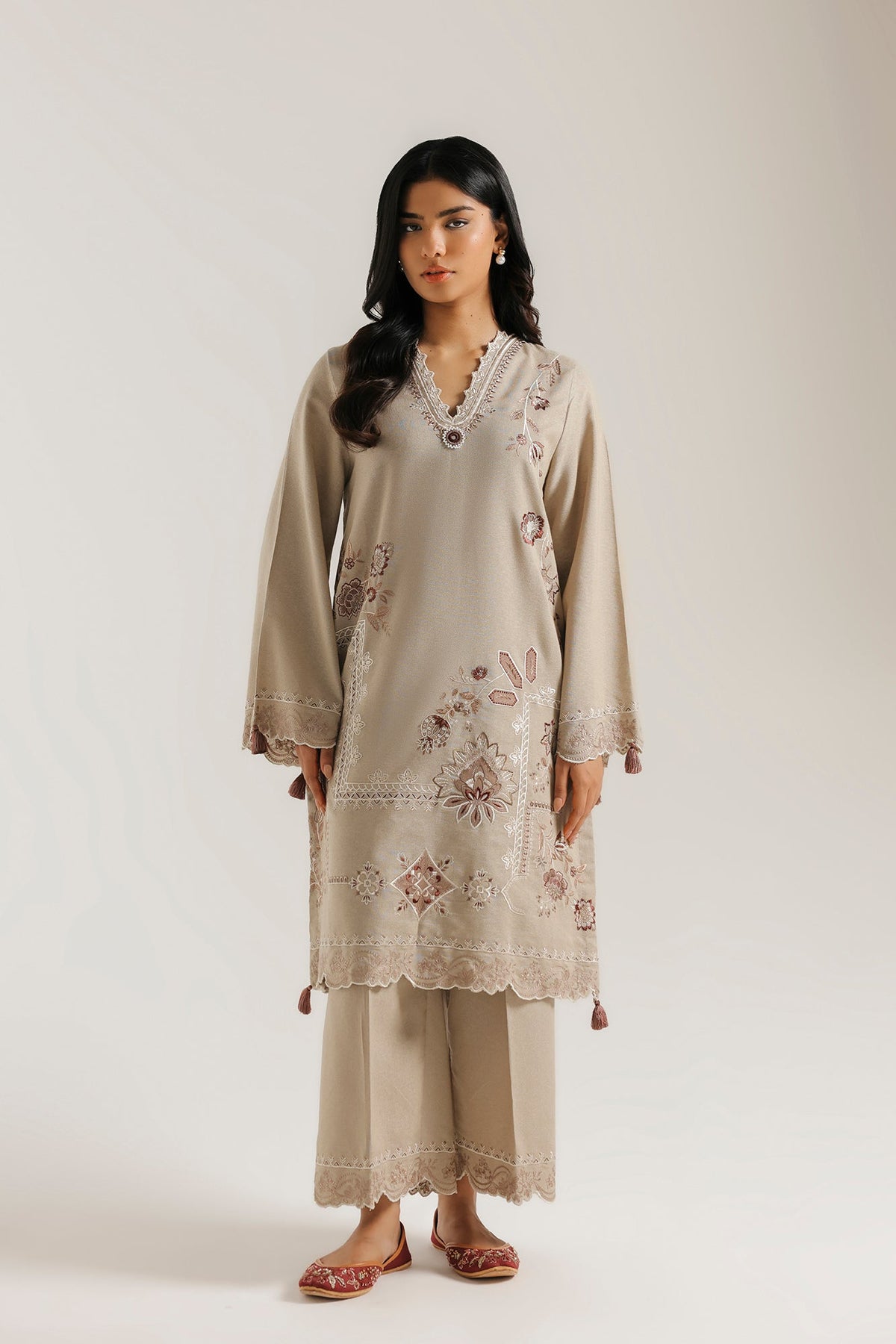 EMBROIDERED SUIT (E4876-103-814)
