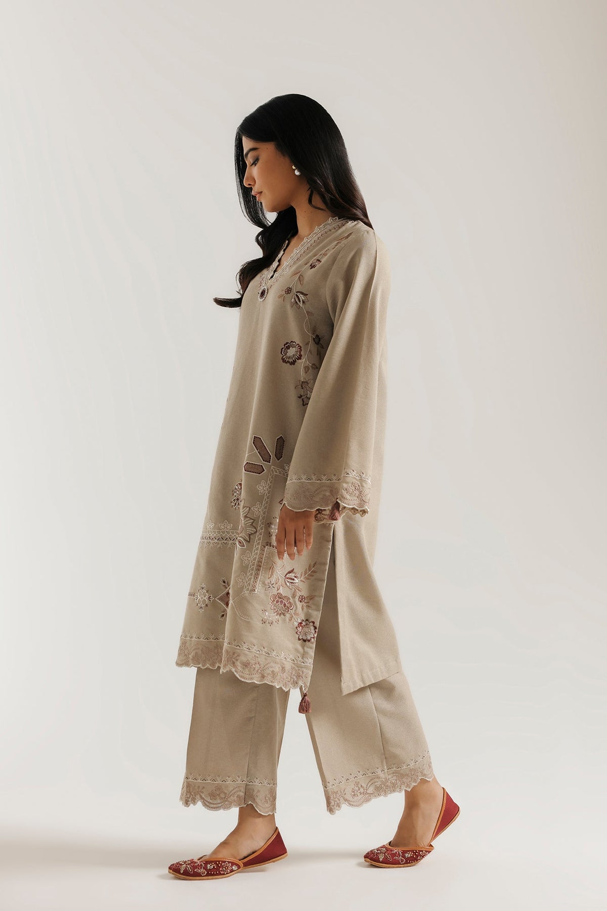 EMBROIDERED SUIT (E4876-103-814)