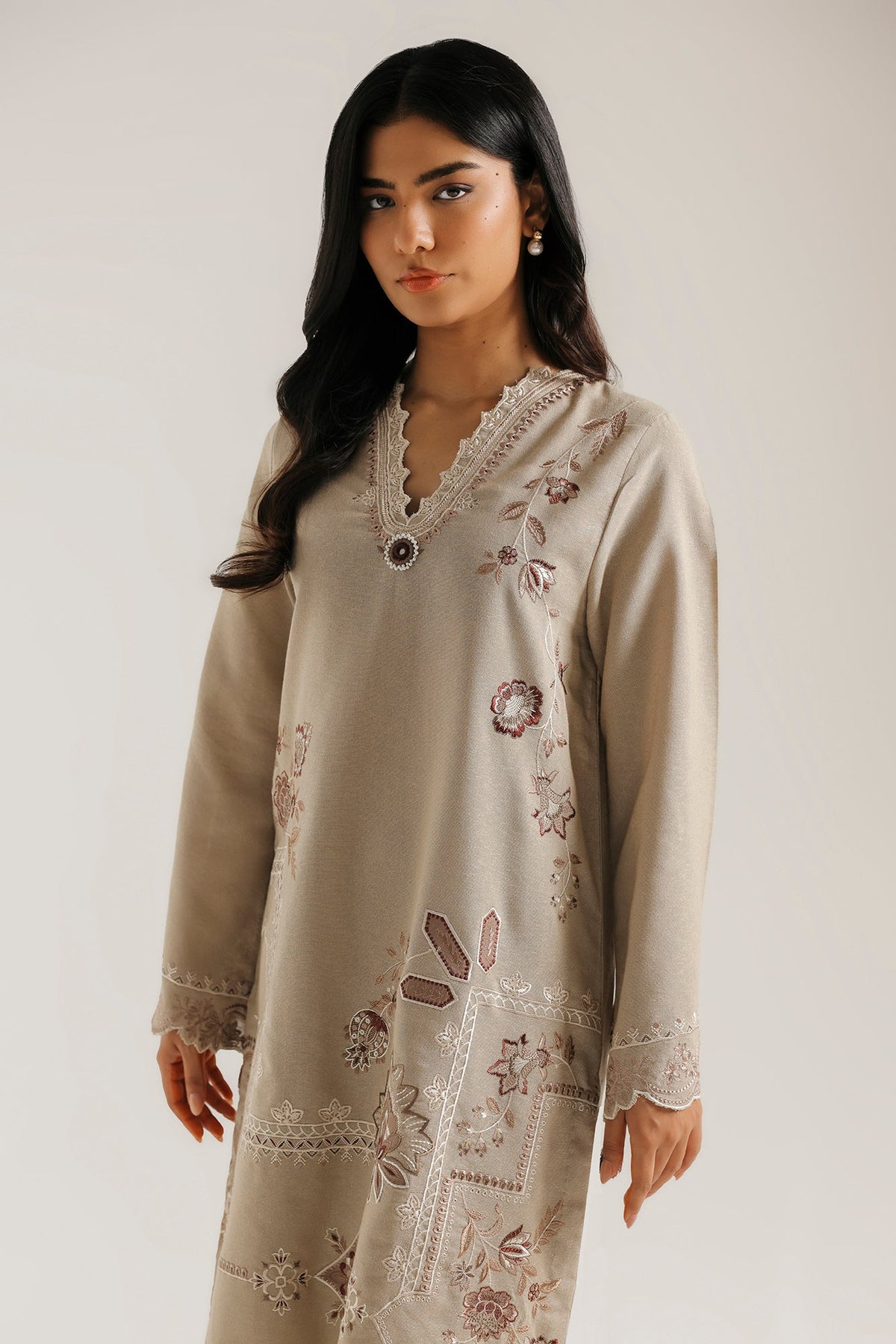 EMBROIDERED SUIT (E4876-103-814)