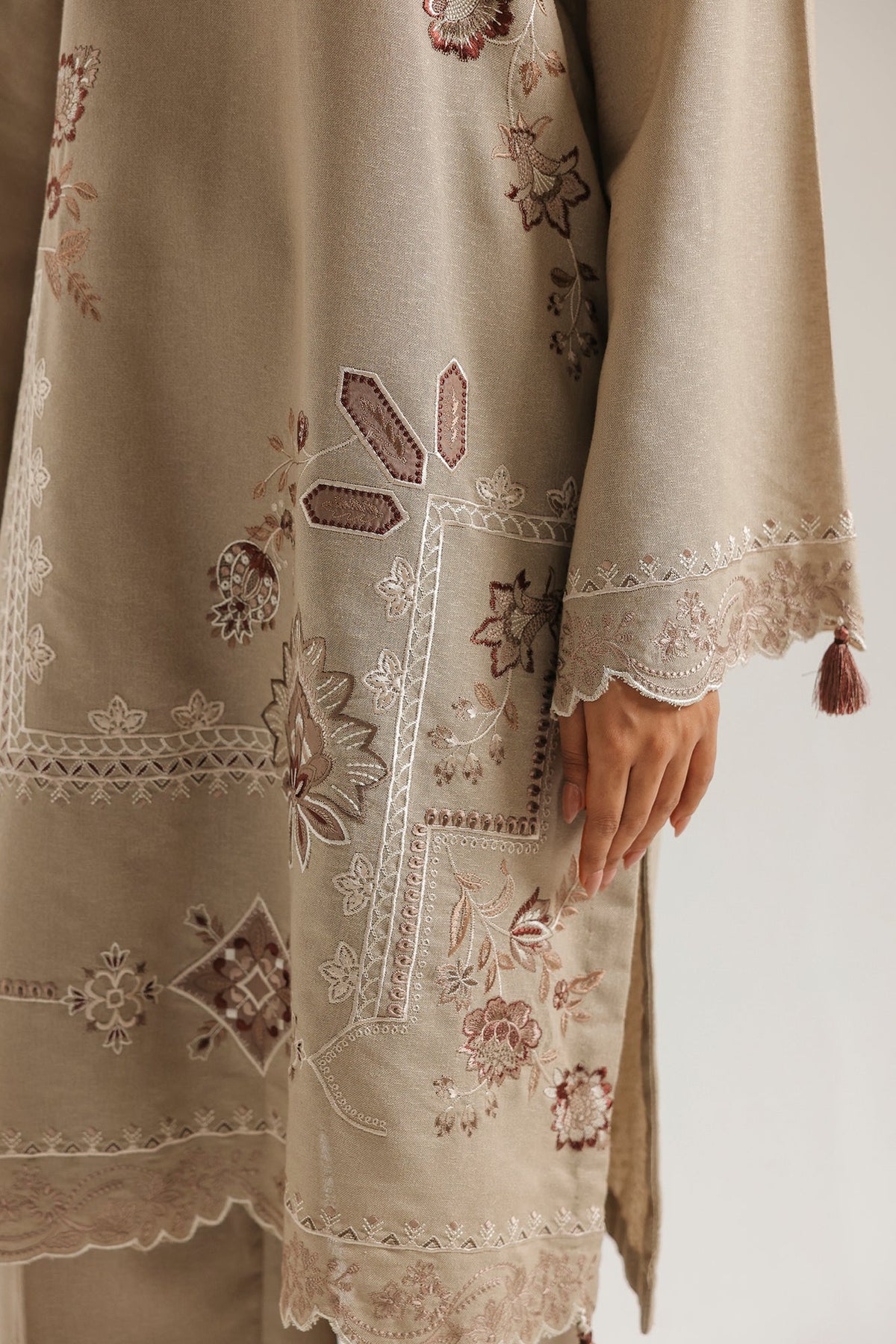 EMBROIDERED SUIT (E4876-103-814)