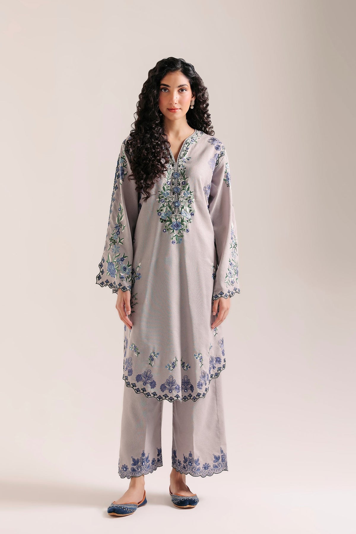 EMBROIDERED SUIT (E4880-103-910)