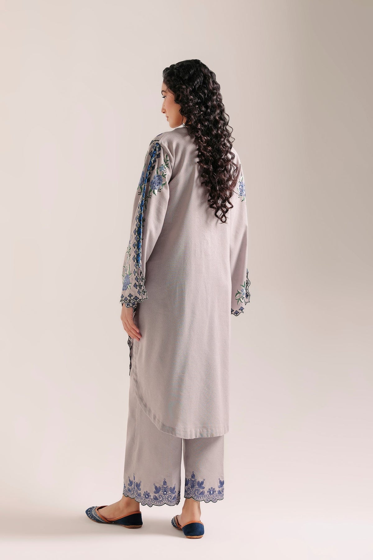 EMBROIDERED SUIT (E4880-103-910)