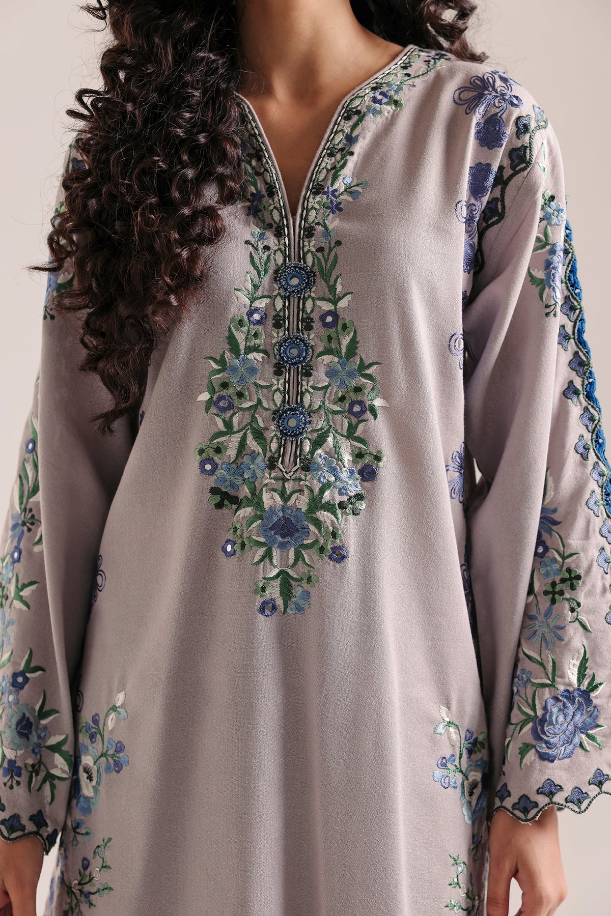 EMBROIDERED SUIT (E4880-103-910)