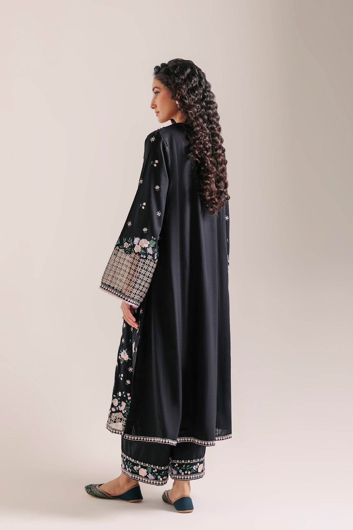 EMBROIDERED SUIT (E4885-103-901)
