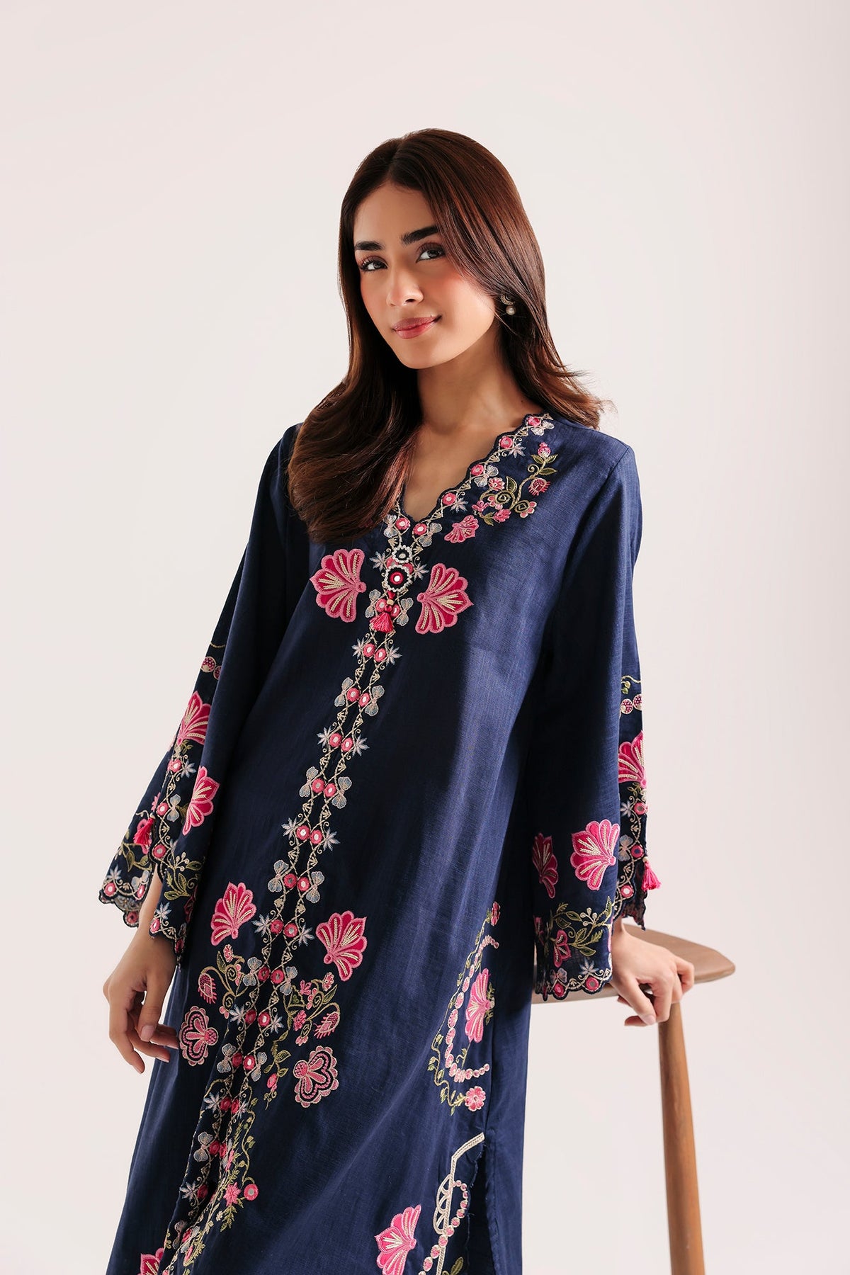 EMBROIDERED SUIT (E4889-103-618)