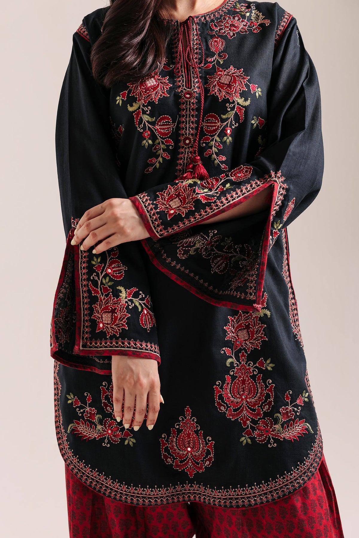 EMBROIDERED SUIT (E4890-103-902)