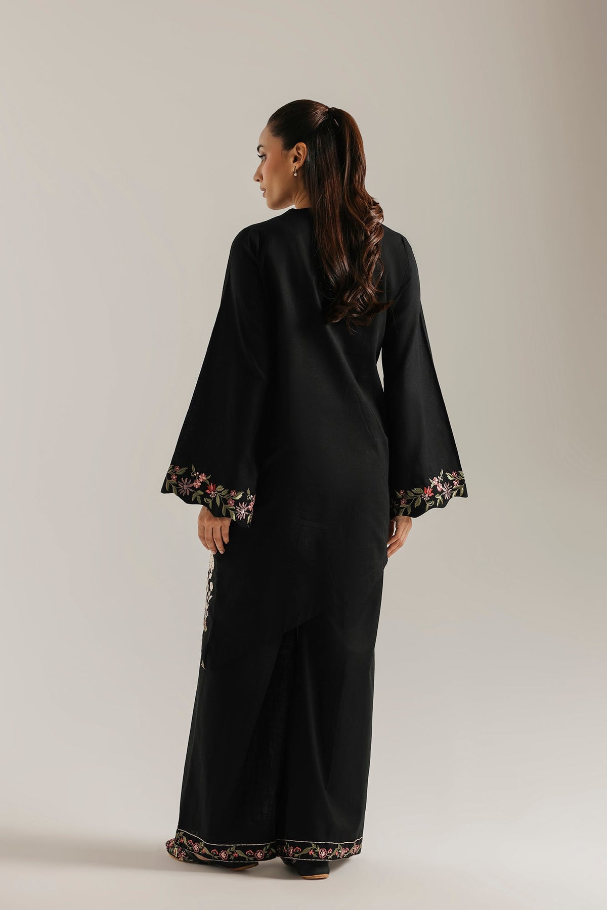 EMBROIDERED SUIT (E4893-103-902)
