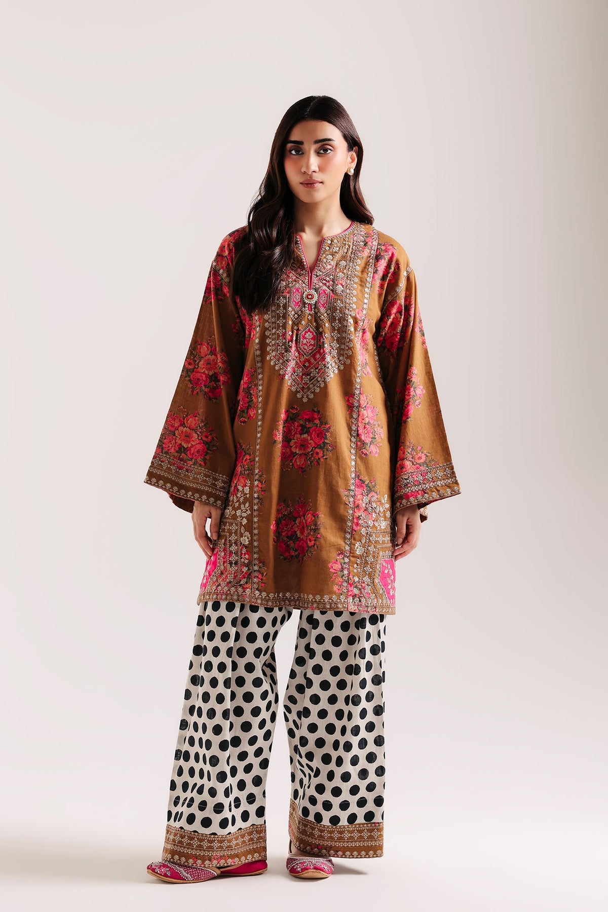EMBROIDERED SUIT (E4894-103-121)