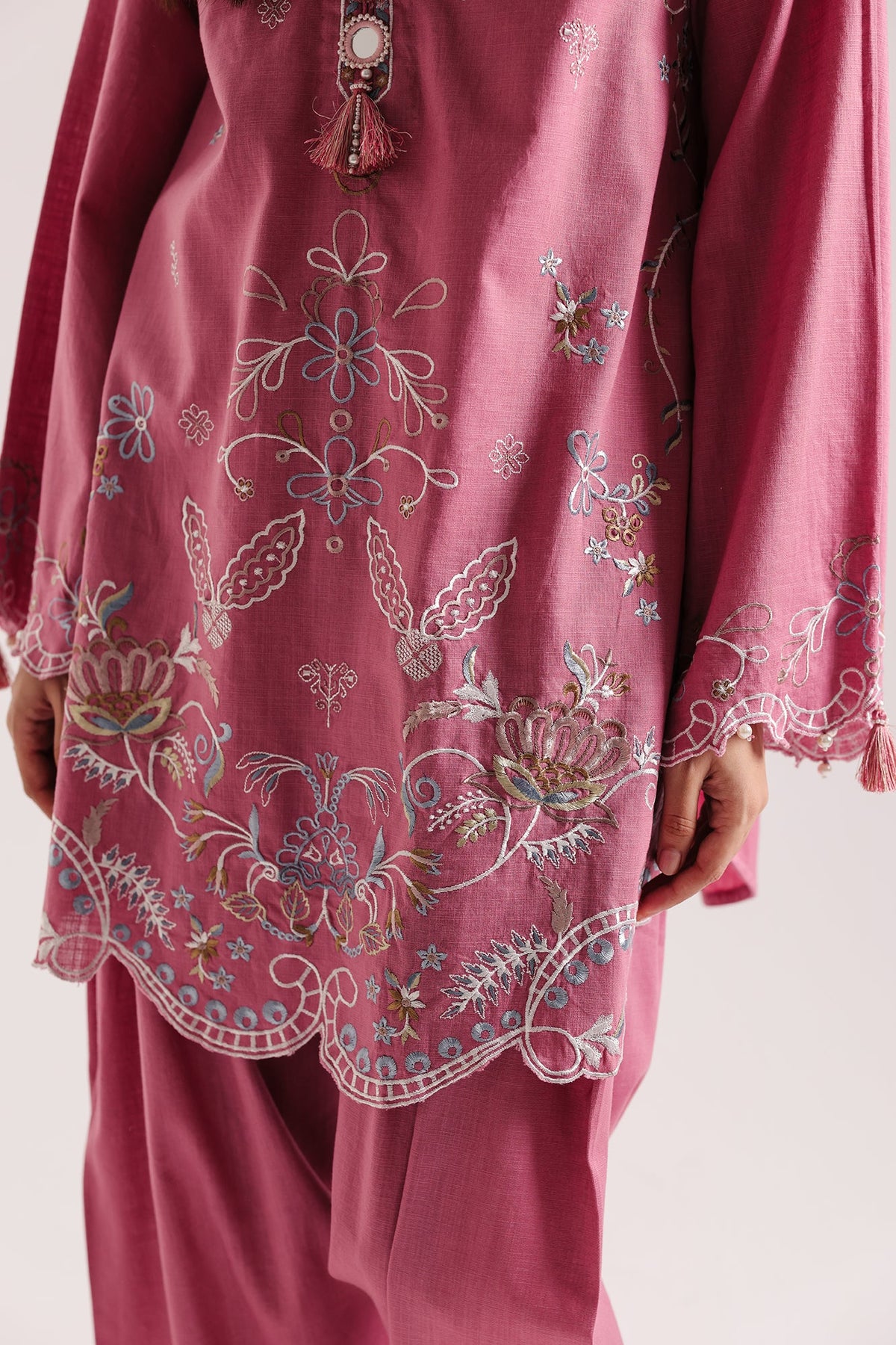 EMBROIDERED SUIT (E4898-103-423)