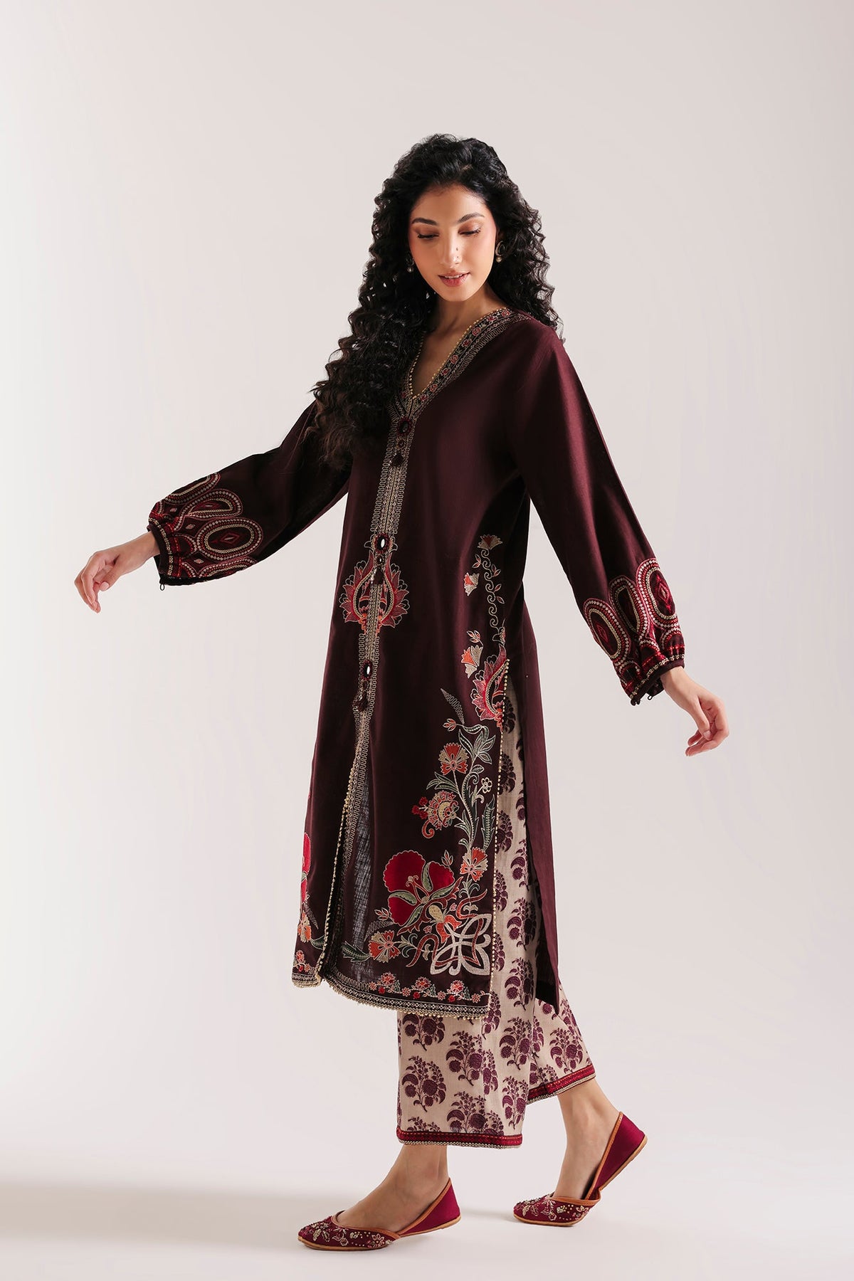 EMBROIDERED SUIT (E4899-103-816)