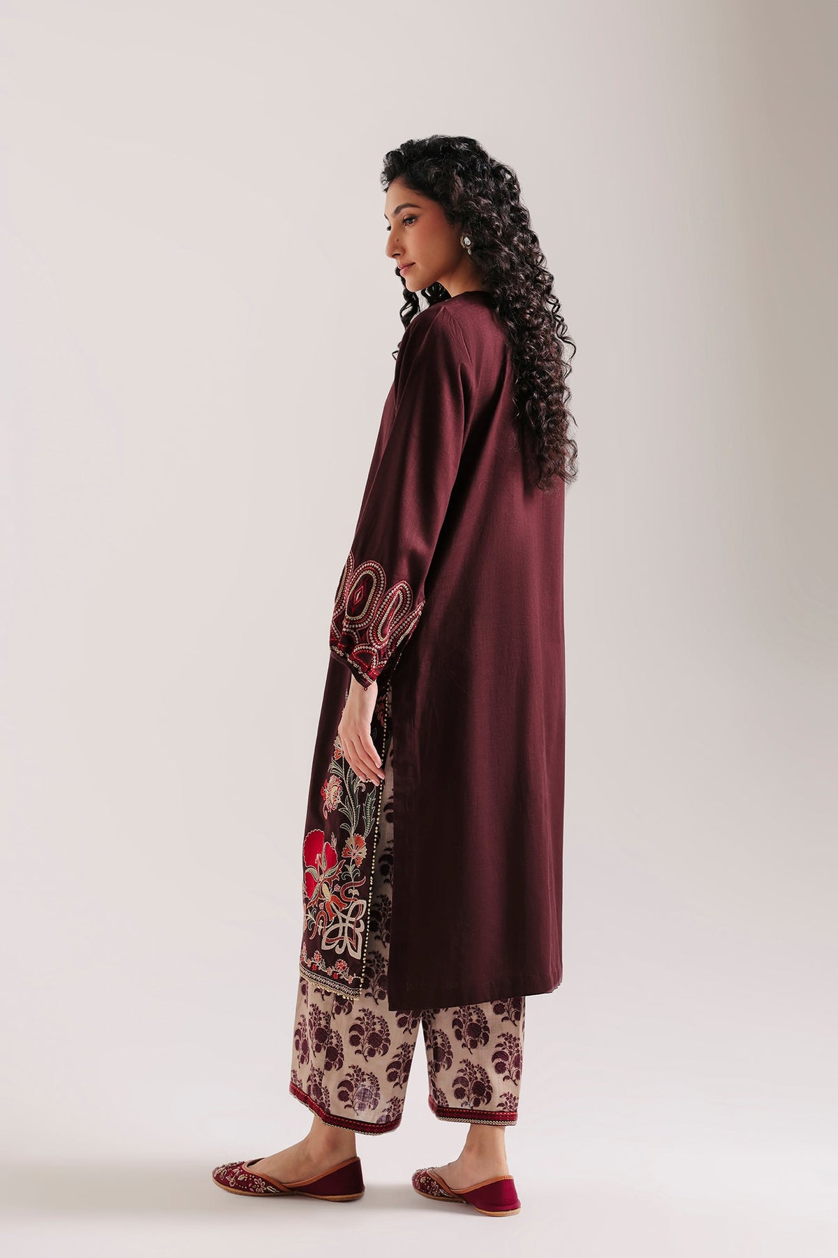 EMBROIDERED SUIT (E4899-103-816)