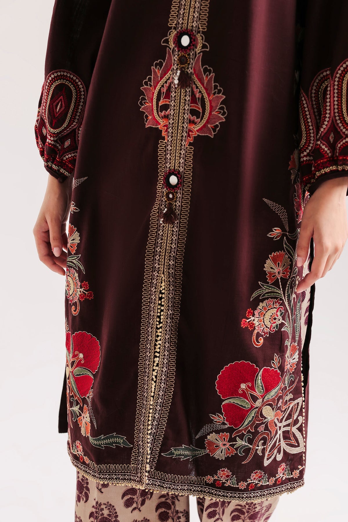 EMBROIDERED SUIT (E4899-103-816)