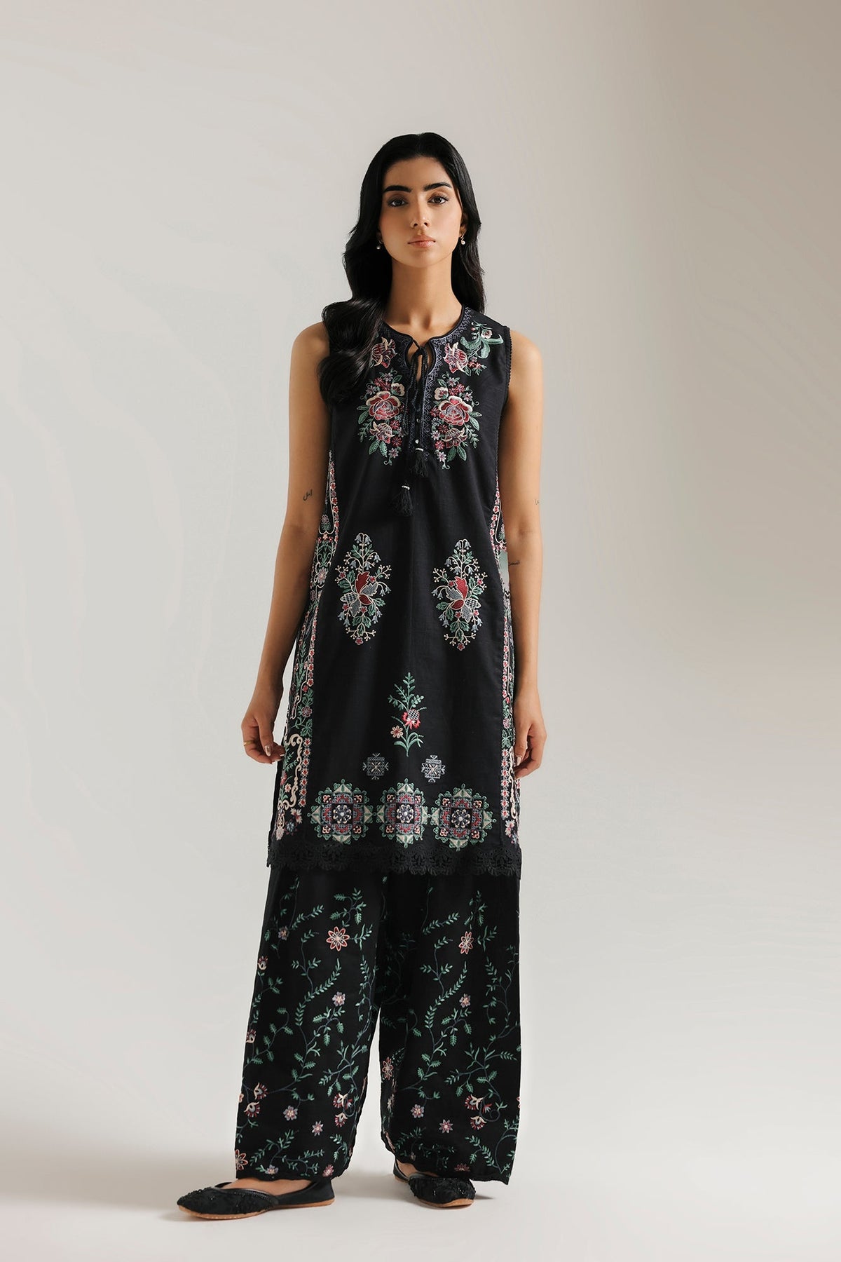 EMBROIDERED SUIT (E4905-103-901)