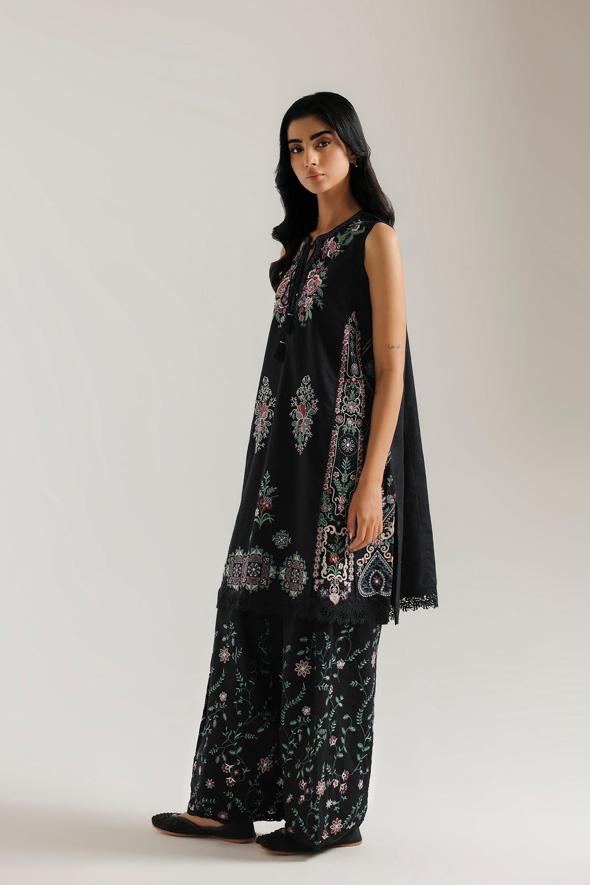 EMBROIDERED SUIT (E4905-103-901)