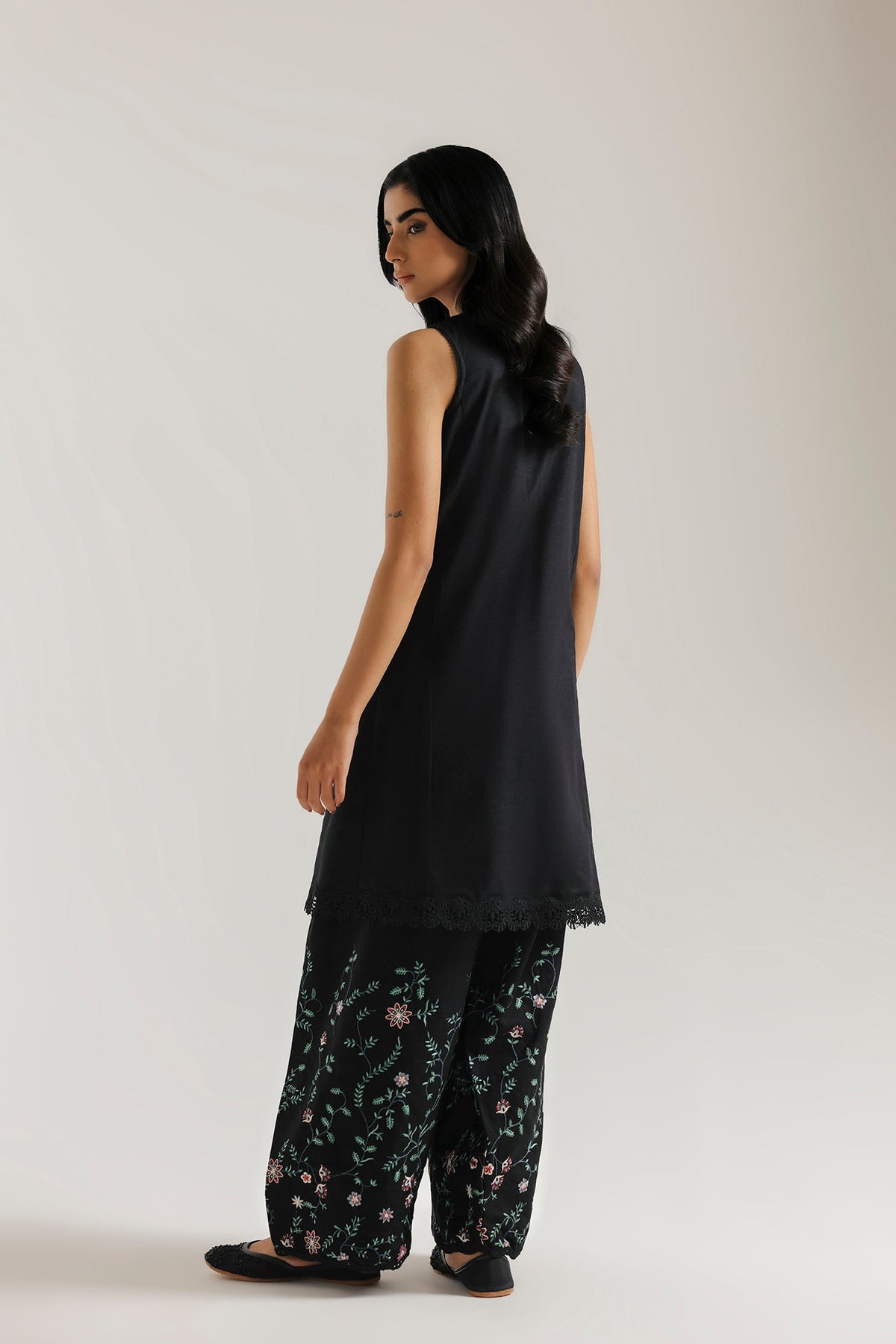 EMBROIDERED SUIT (E4905-103-901)