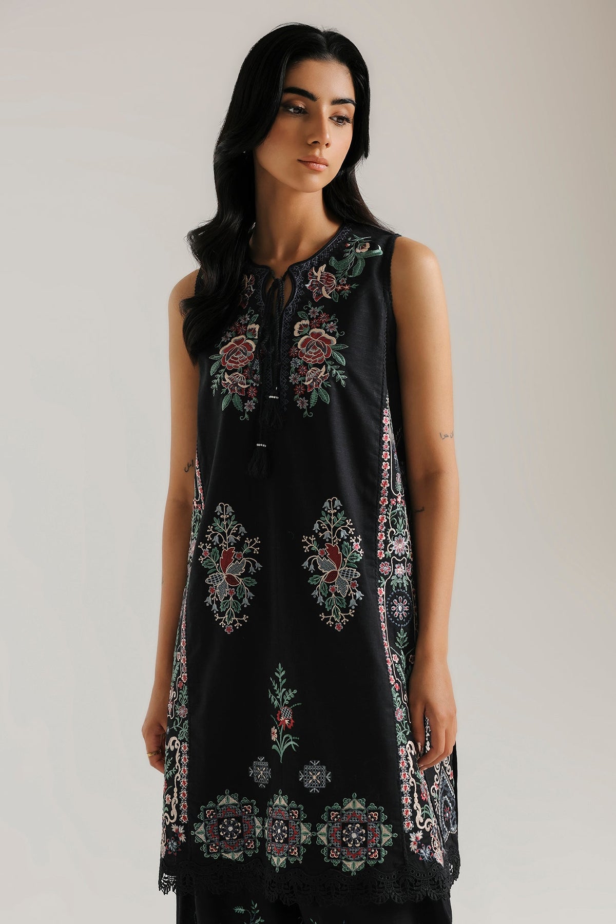 EMBROIDERED SUIT (E4905-103-901)