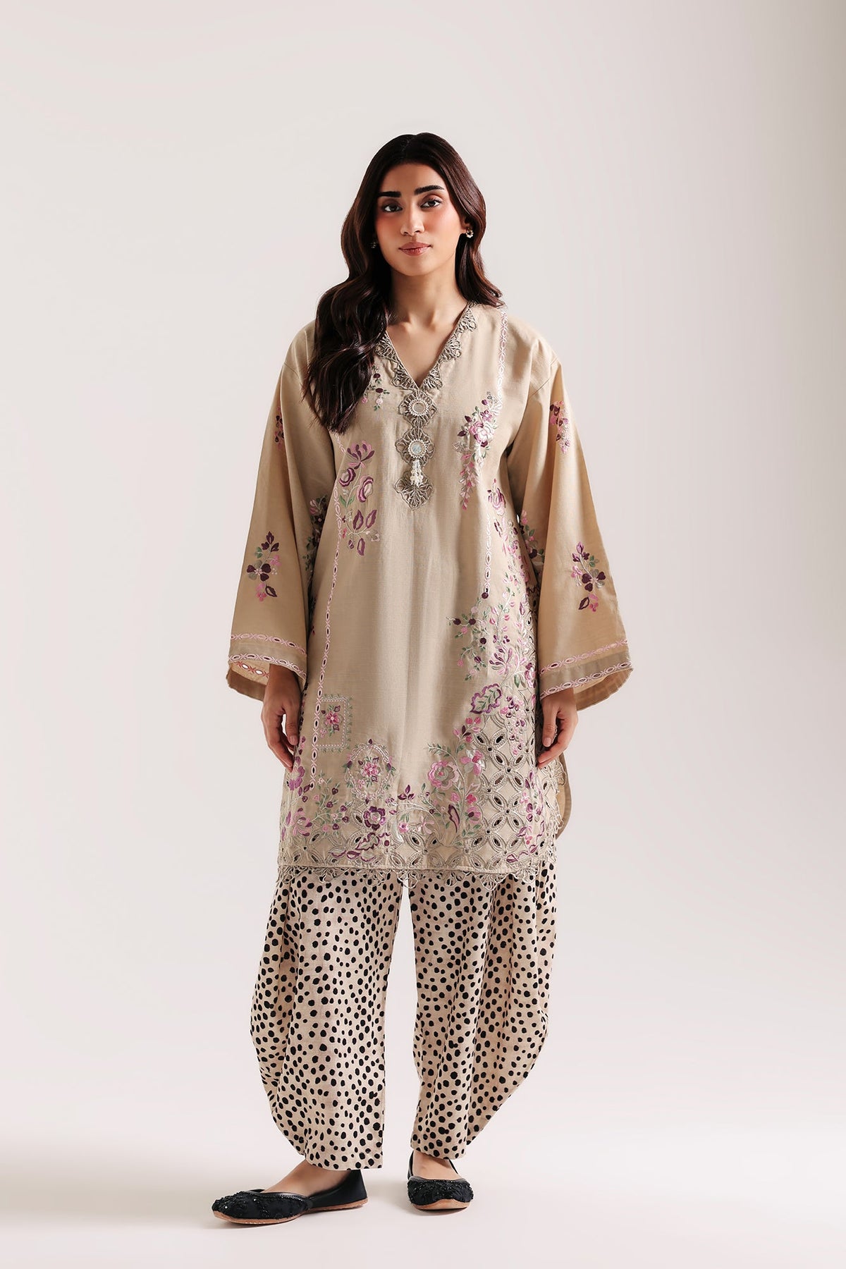 EMBROIDERED SUIT (E4917-103-808)