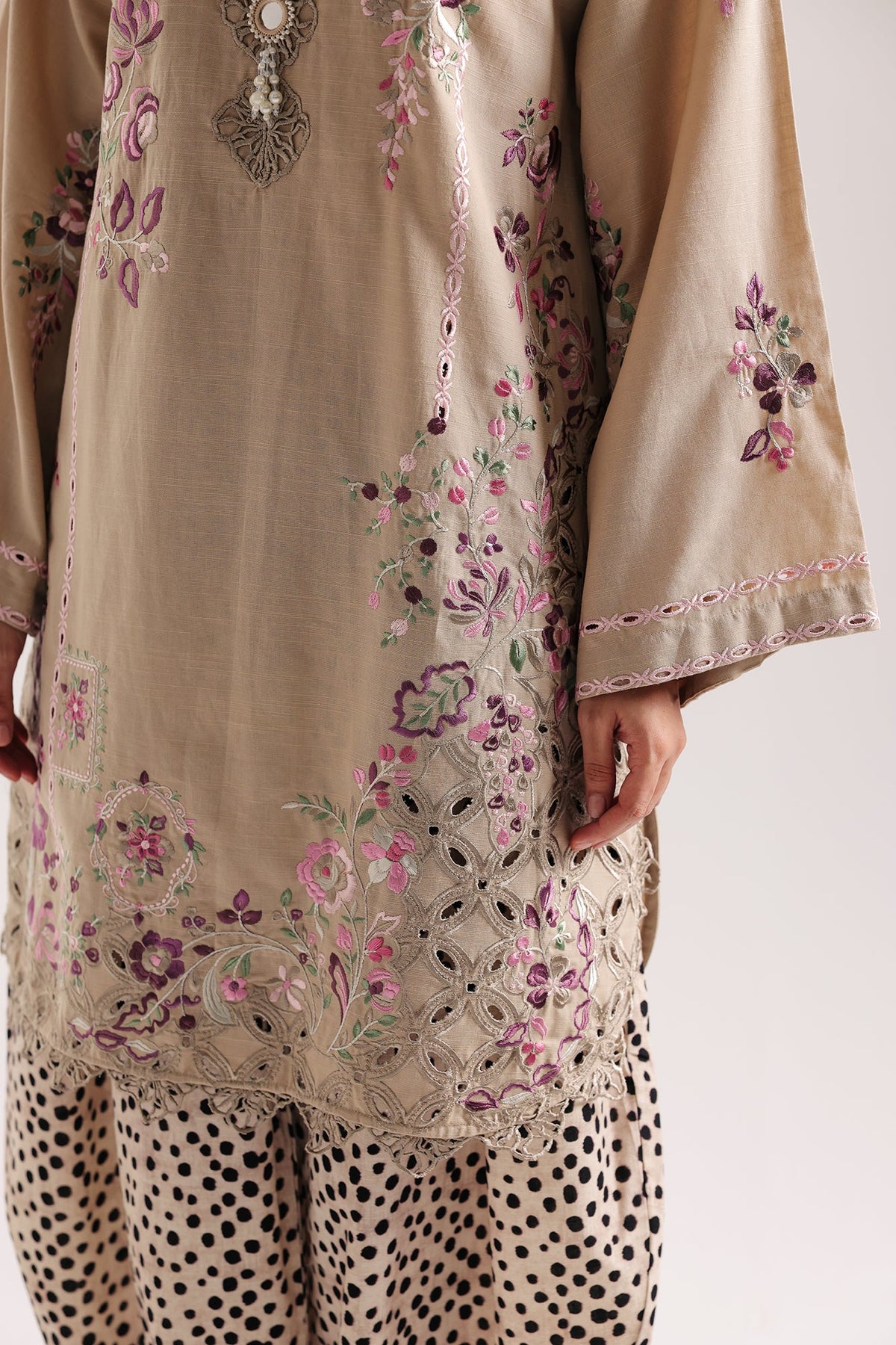 EMBROIDERED SUIT (E4917-103-808)
