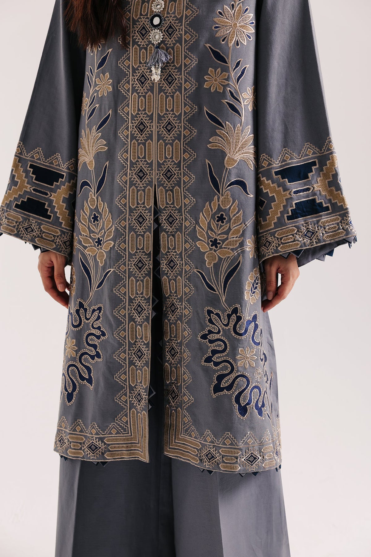 EMBROIDERED SUIT (E4923-103-916)